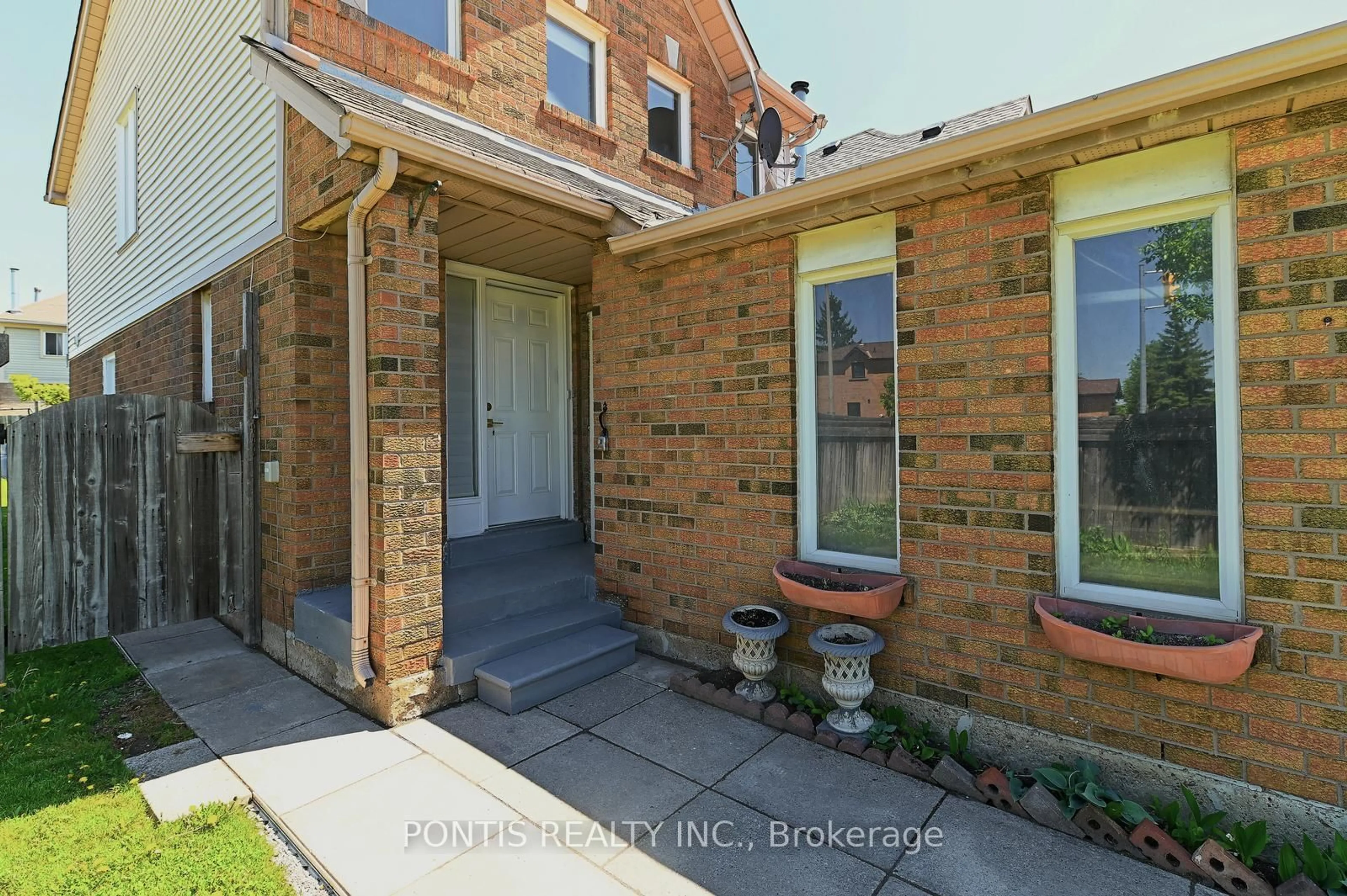 Home with brick exterior material, street for 198 MOFFATT Ave, Brampton Ontario L6Y 4R3