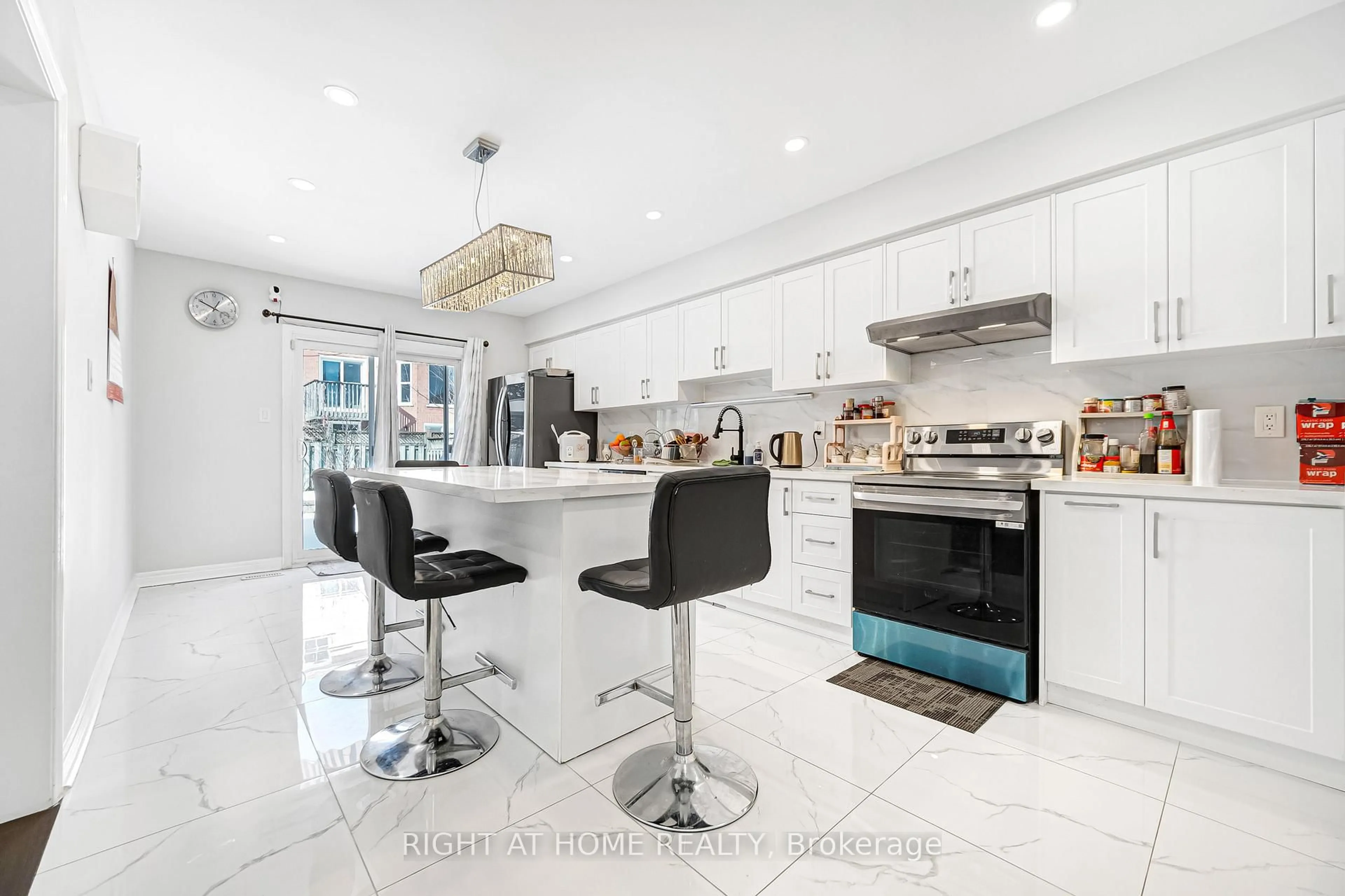 Contemporary kitchen, ceramic/tile floor for 601 Claymeadow Ave, Mississauga Ontario L5B 4H7