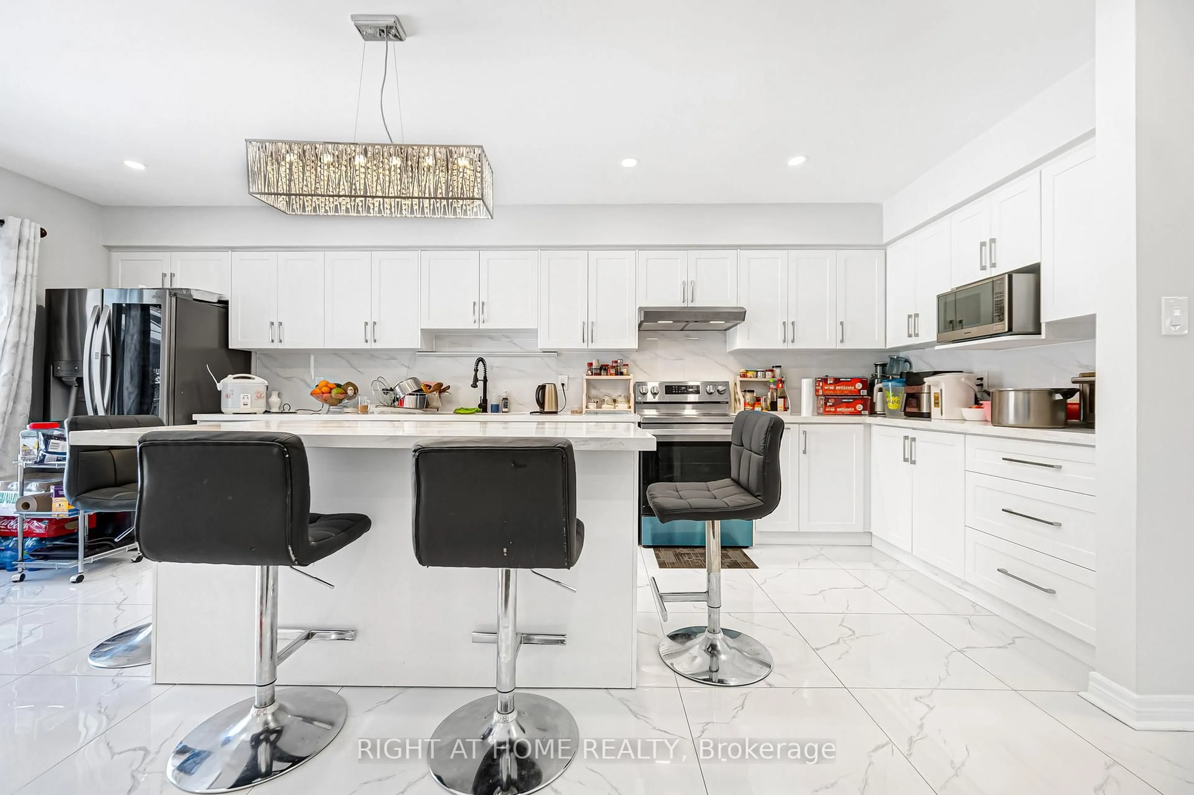 Contemporary kitchen, ceramic/tile floor for 601 Claymeadow Ave, Mississauga Ontario L5B 4H7