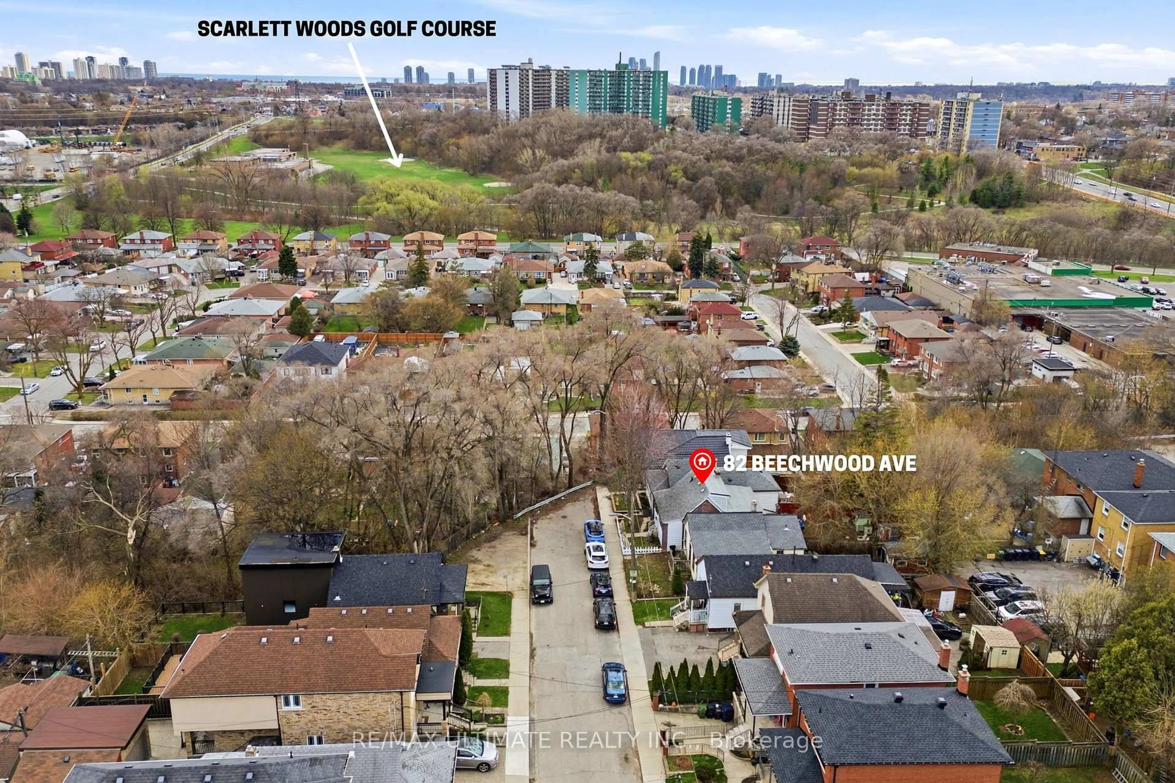 A pic from outside/outdoor area/front of a property/back of a property/a pic from drone, street for 82 Beechwood Ave, Toronto Ontario M6N 4T3