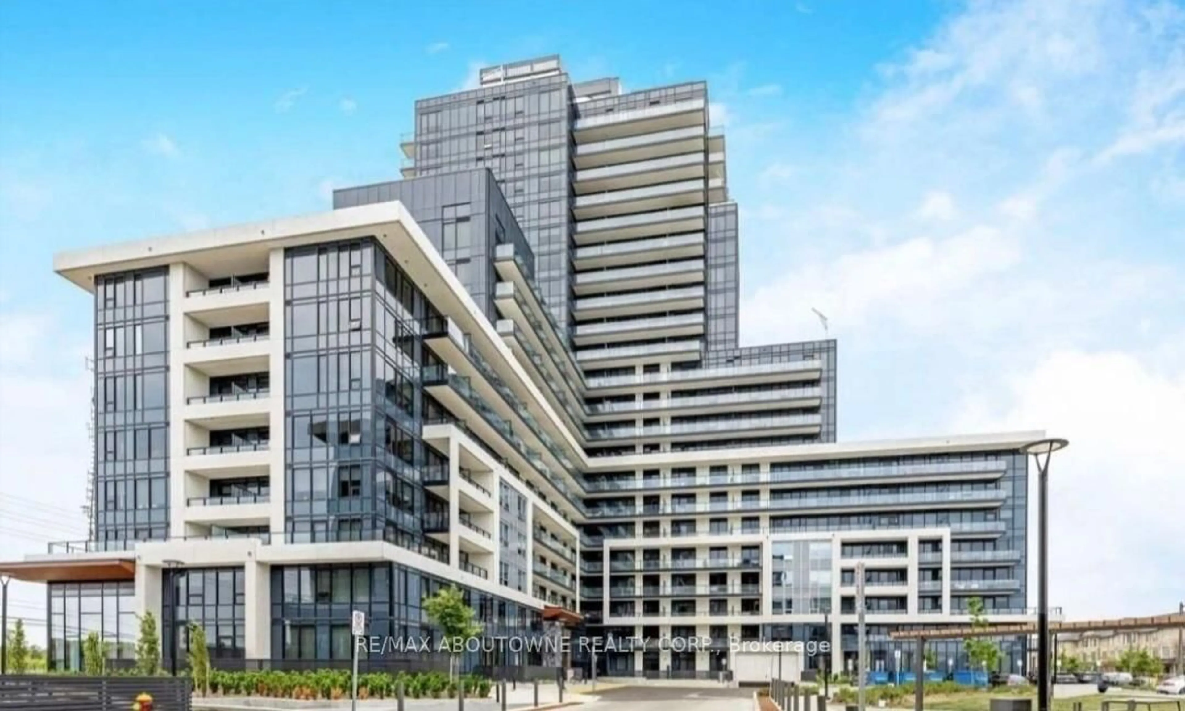 Indoor foyer for 3220 William Coltson Ave #1602, Oakville Ontario L6H 7W6