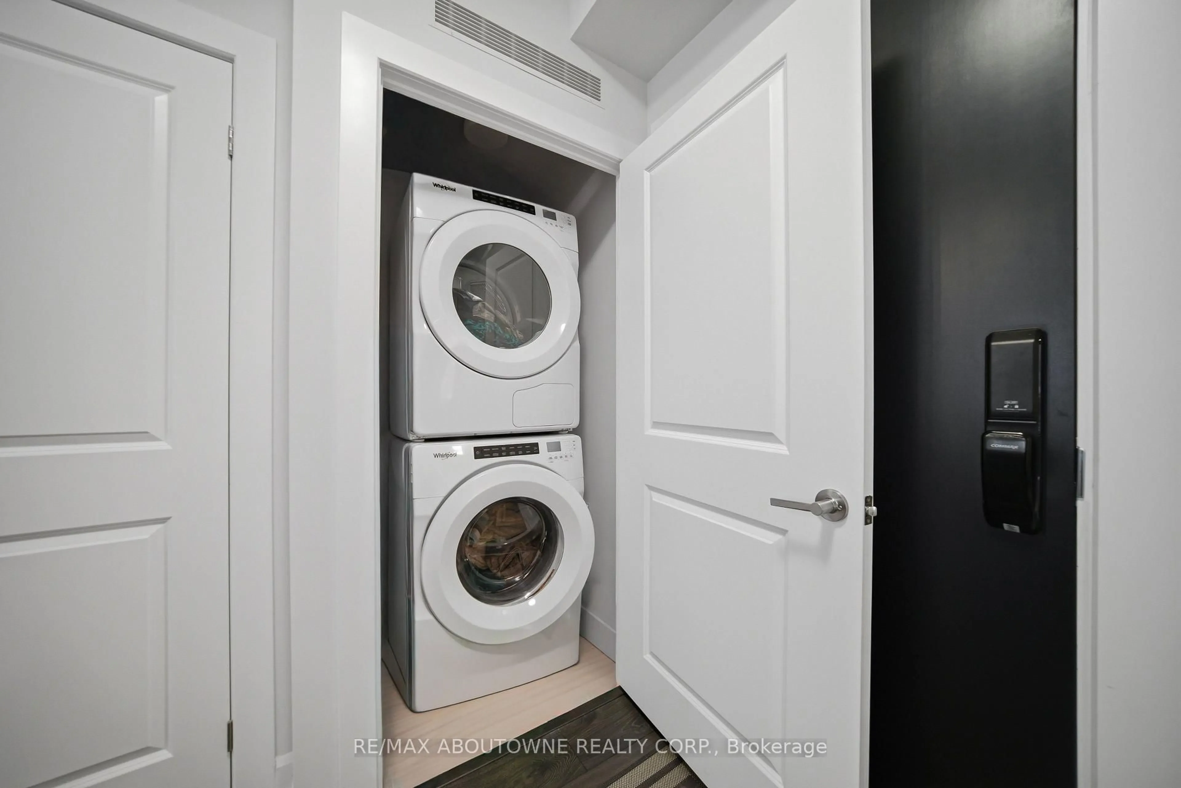Laundry room for 3220 William Coltson Ave #1602, Oakville Ontario L6H 7W6