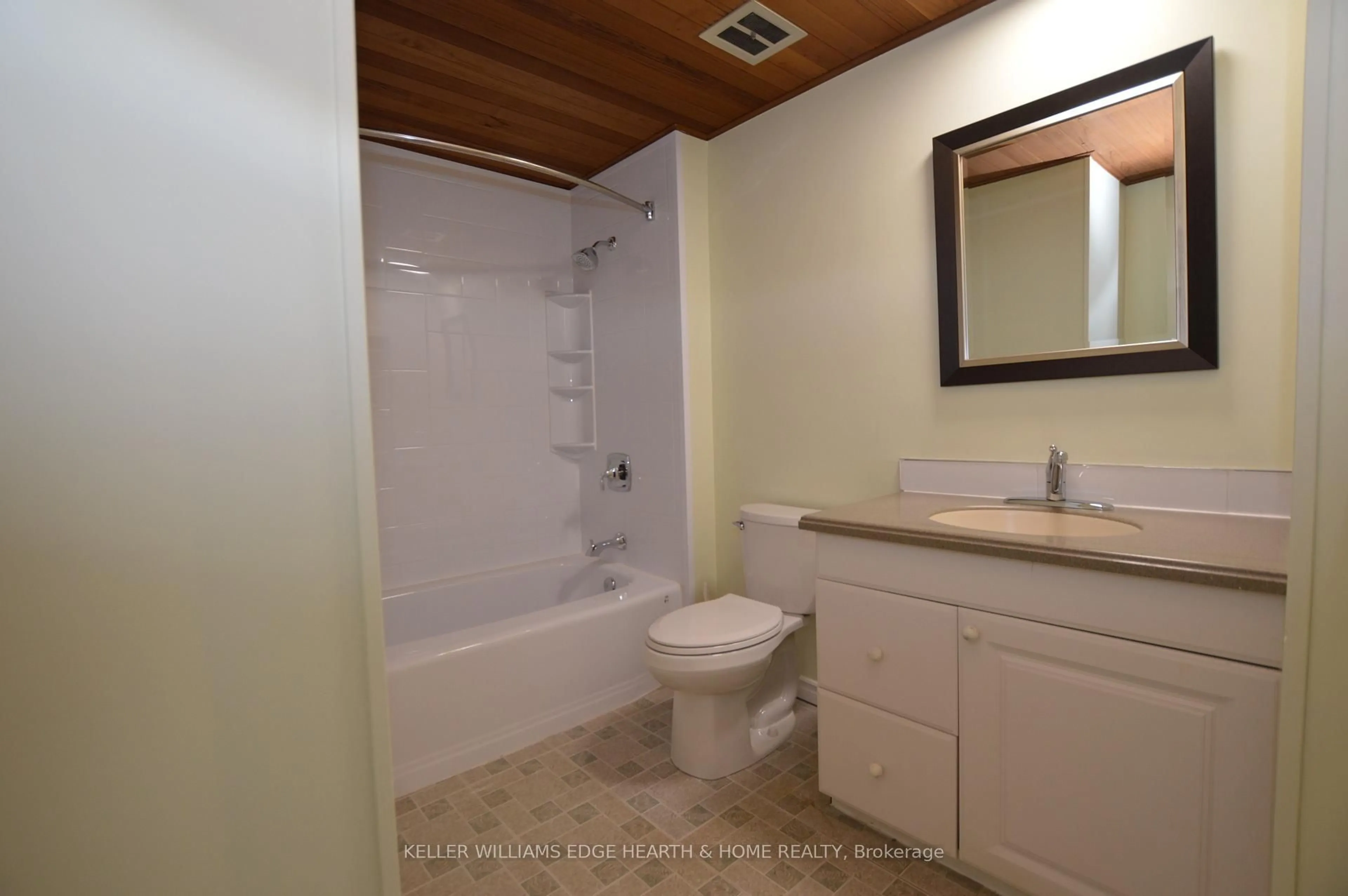 Standard bathroom, ceramic/tile floor for 977 Francis Rd #2, Burlington Ontario L7T 3Z1