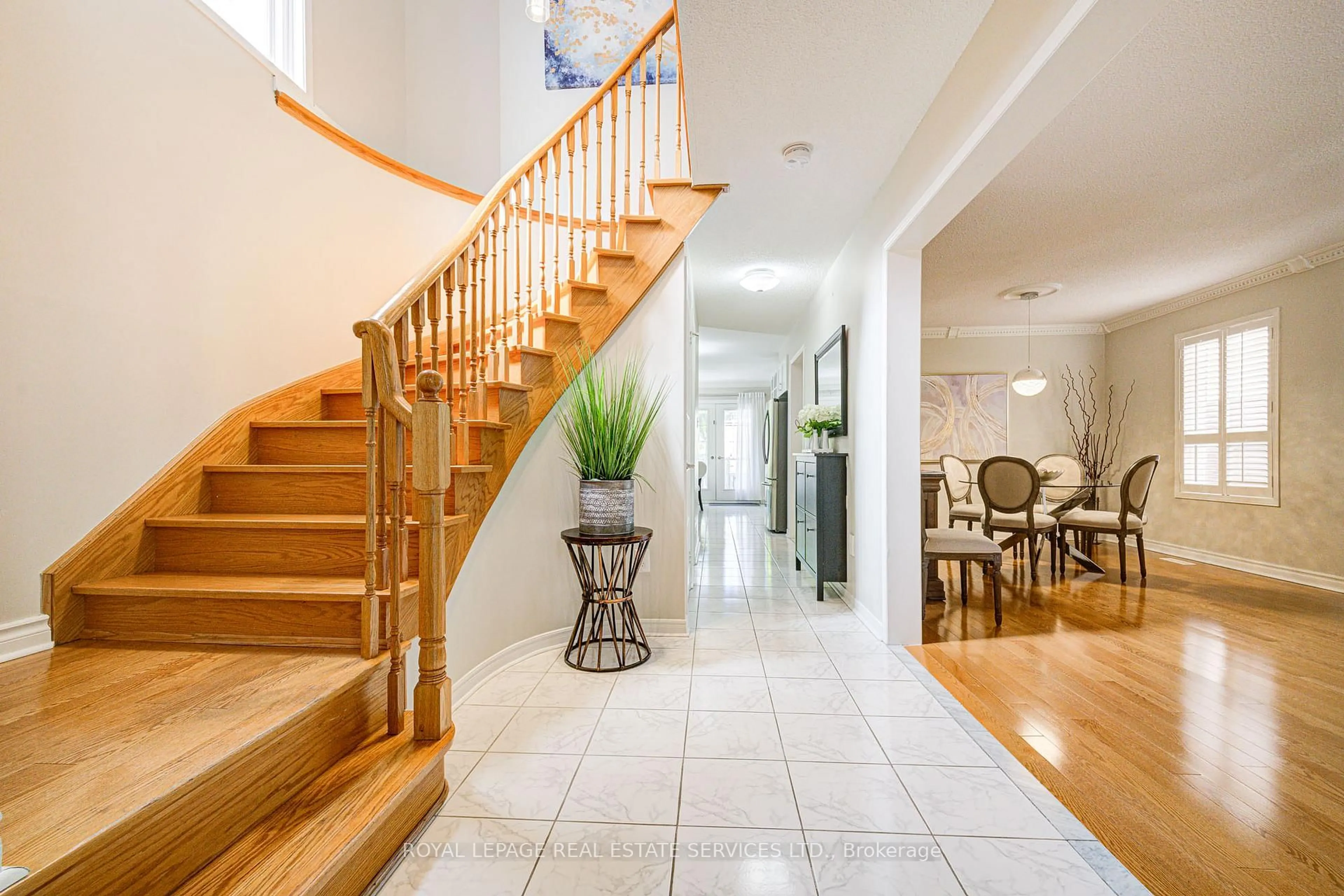 Unknown for 5726 Tayside Cres, Mississauga Ontario L5M 5J4
