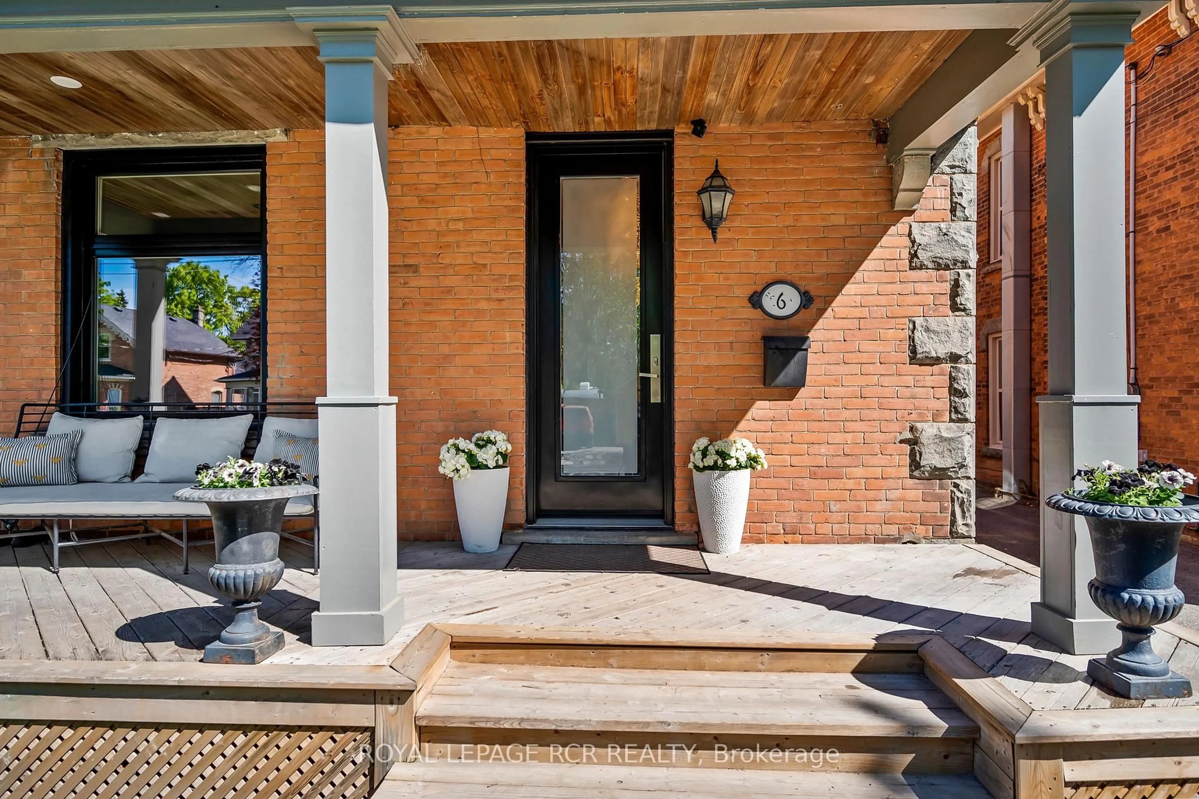 Indoor entryway for 6 York St, Orangeville Ontario L9W 1L6