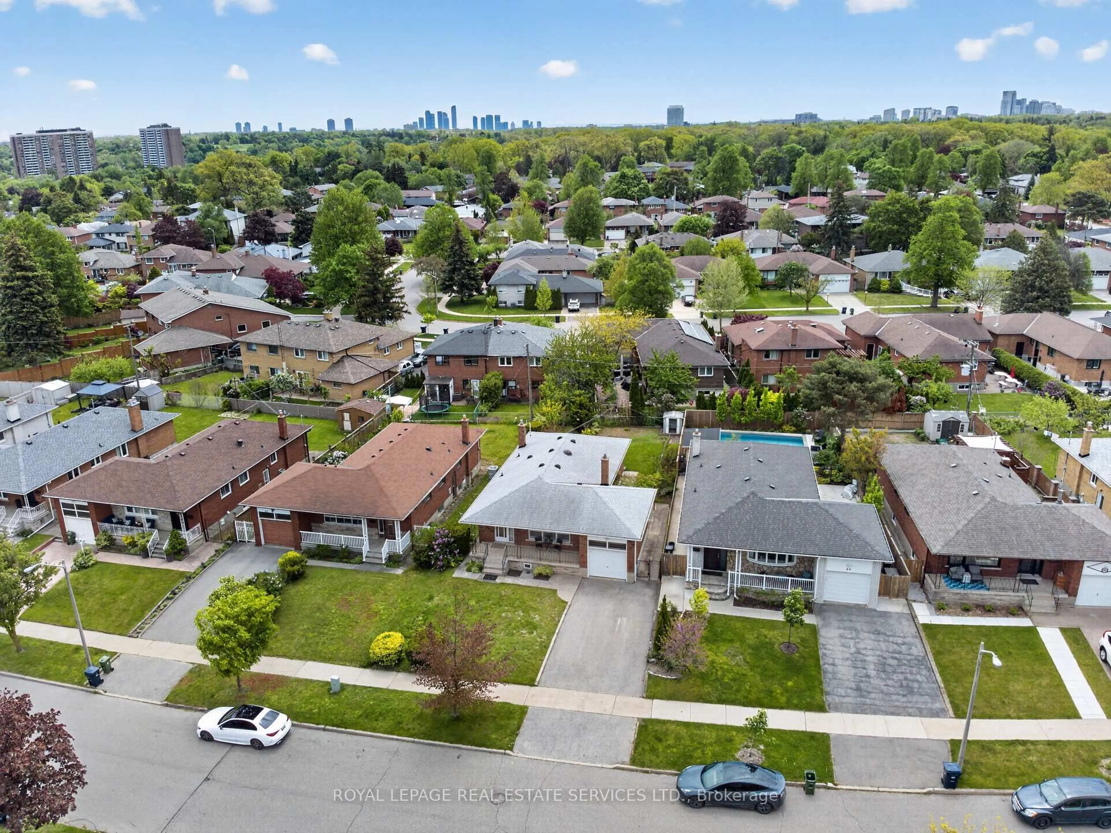 A pic from outside/outdoor area/front of a property/back of a property/a pic from drone, unknown for 46 Lemonwood Dr, Toronto Ontario M9A 4L5
