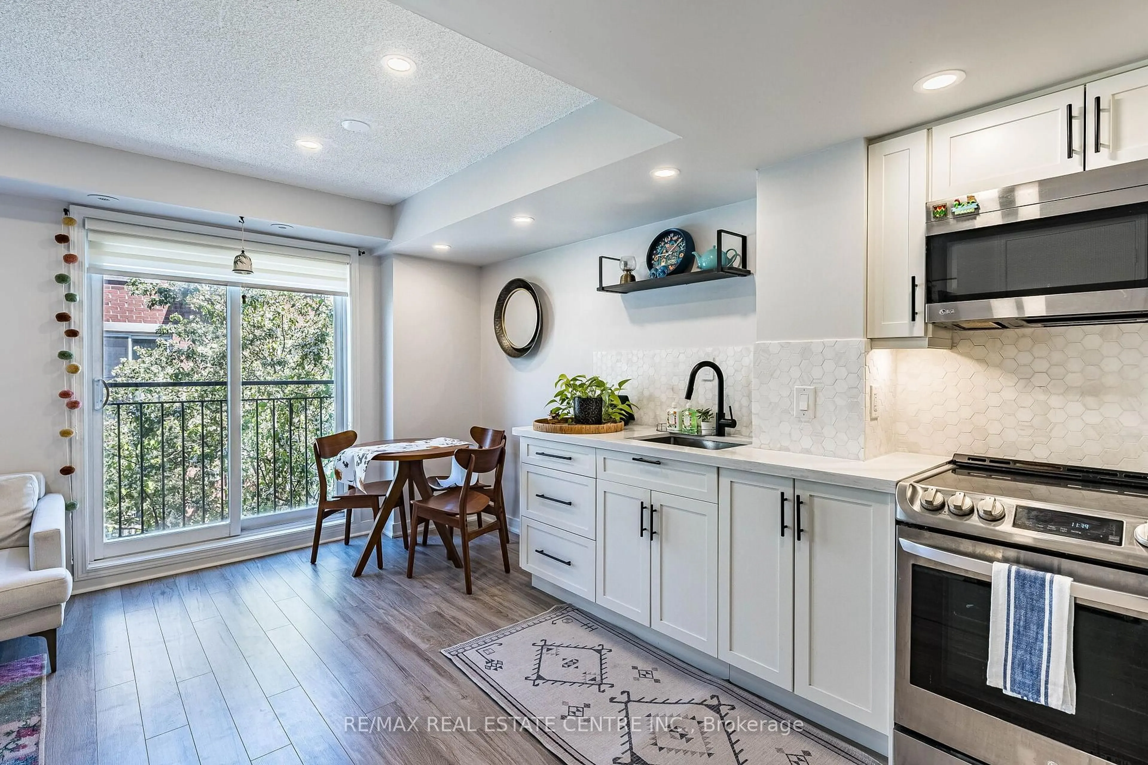 Open concept kitchen, ceramic/tile floor for 16 Laidlaw St #920, Toronto Ontario M6K 1X2