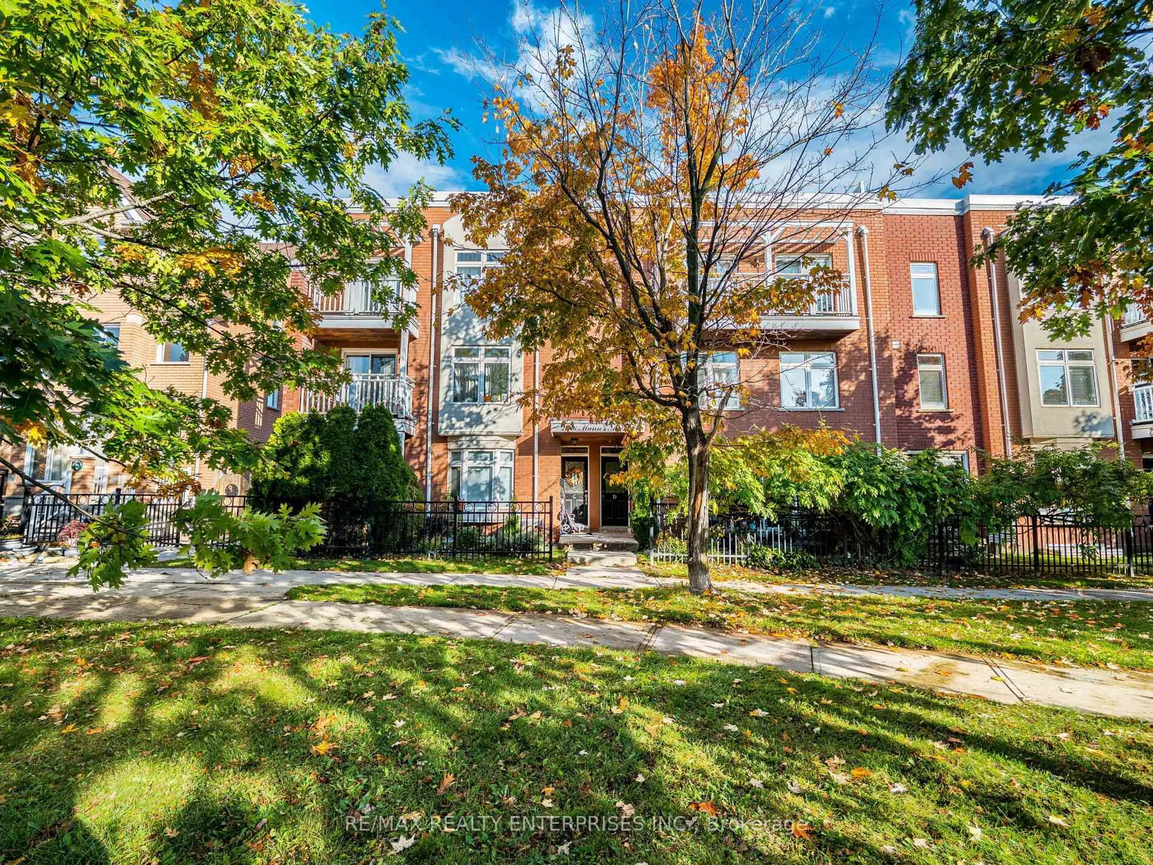 Home with brick exterior material, street for 2386 Munns Ave, Oakville Ontario L6H 6G9