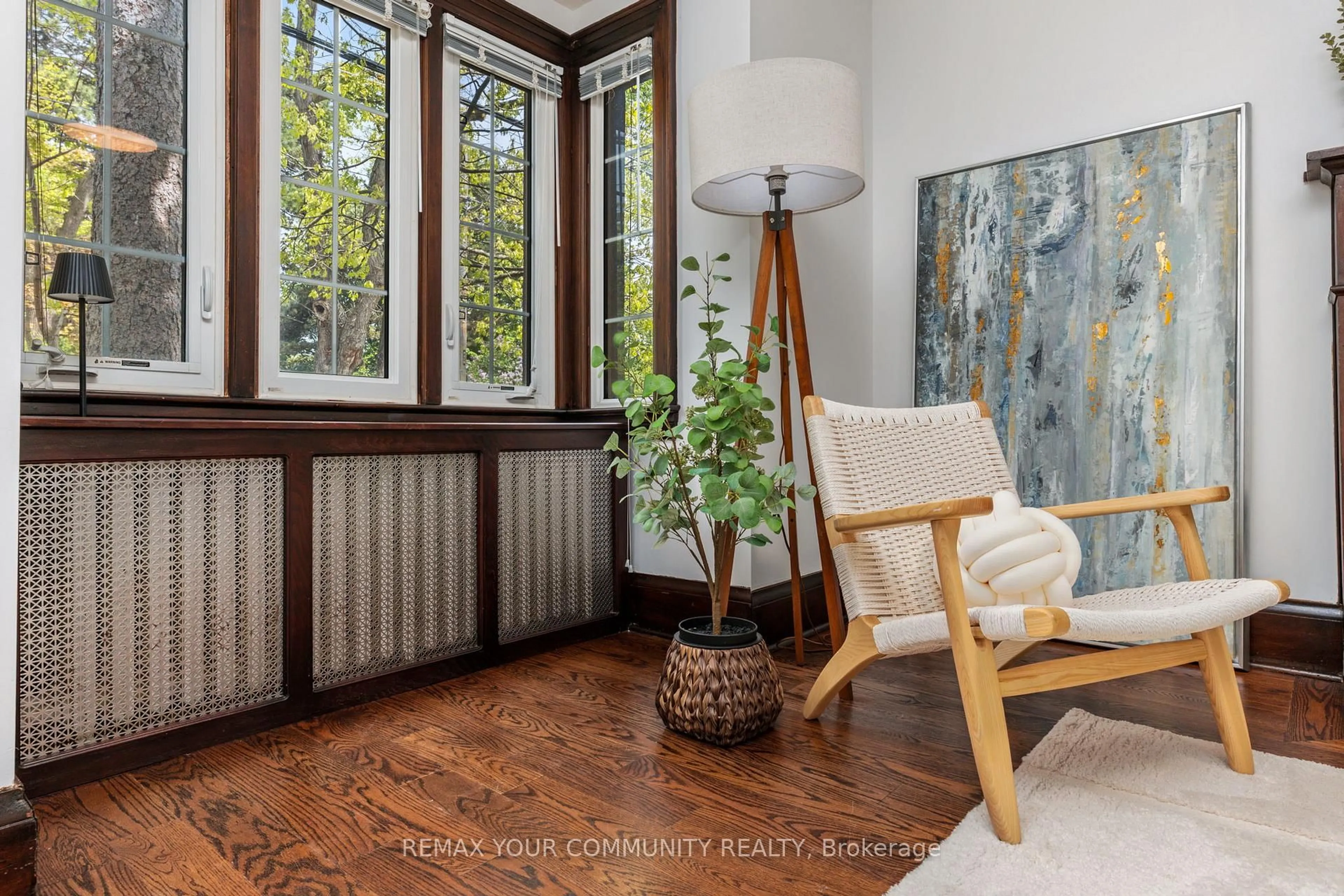 Indoor entryway for 236 Ellis Ave, Toronto Ontario M6S 2X2
