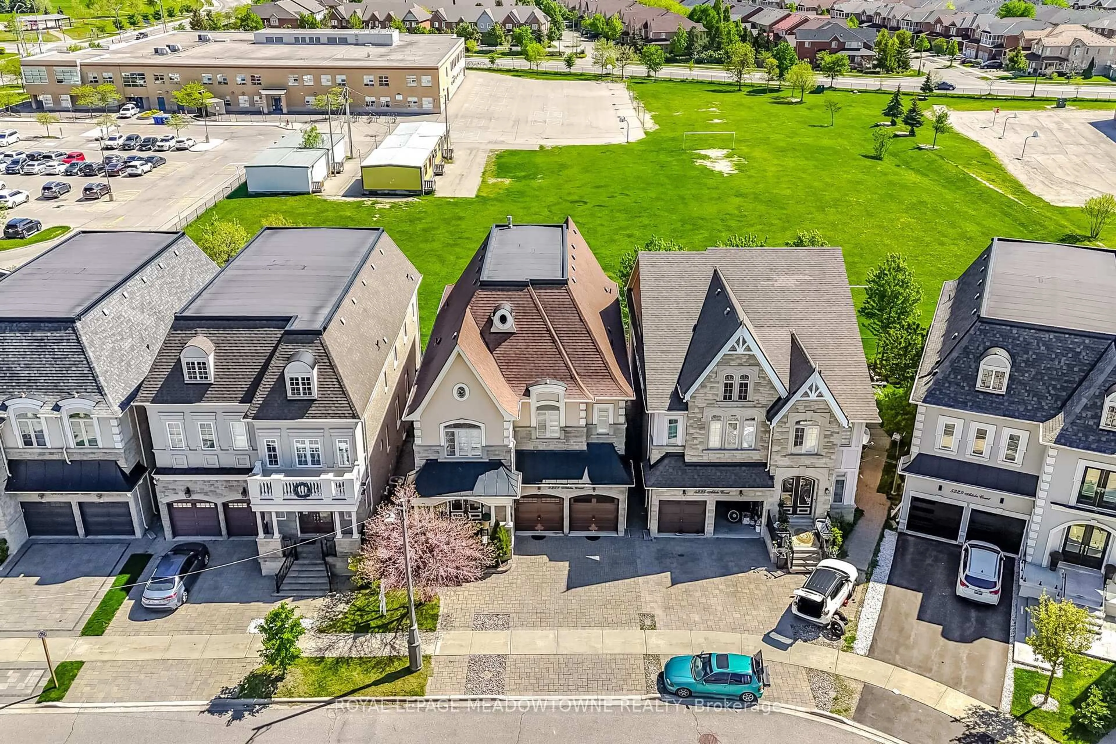 A pic from outside/outdoor area/front of a property/back of a property/a pic from drone, street for 5221 Adobe Crt, Mississauga Ontario L5M 0K8