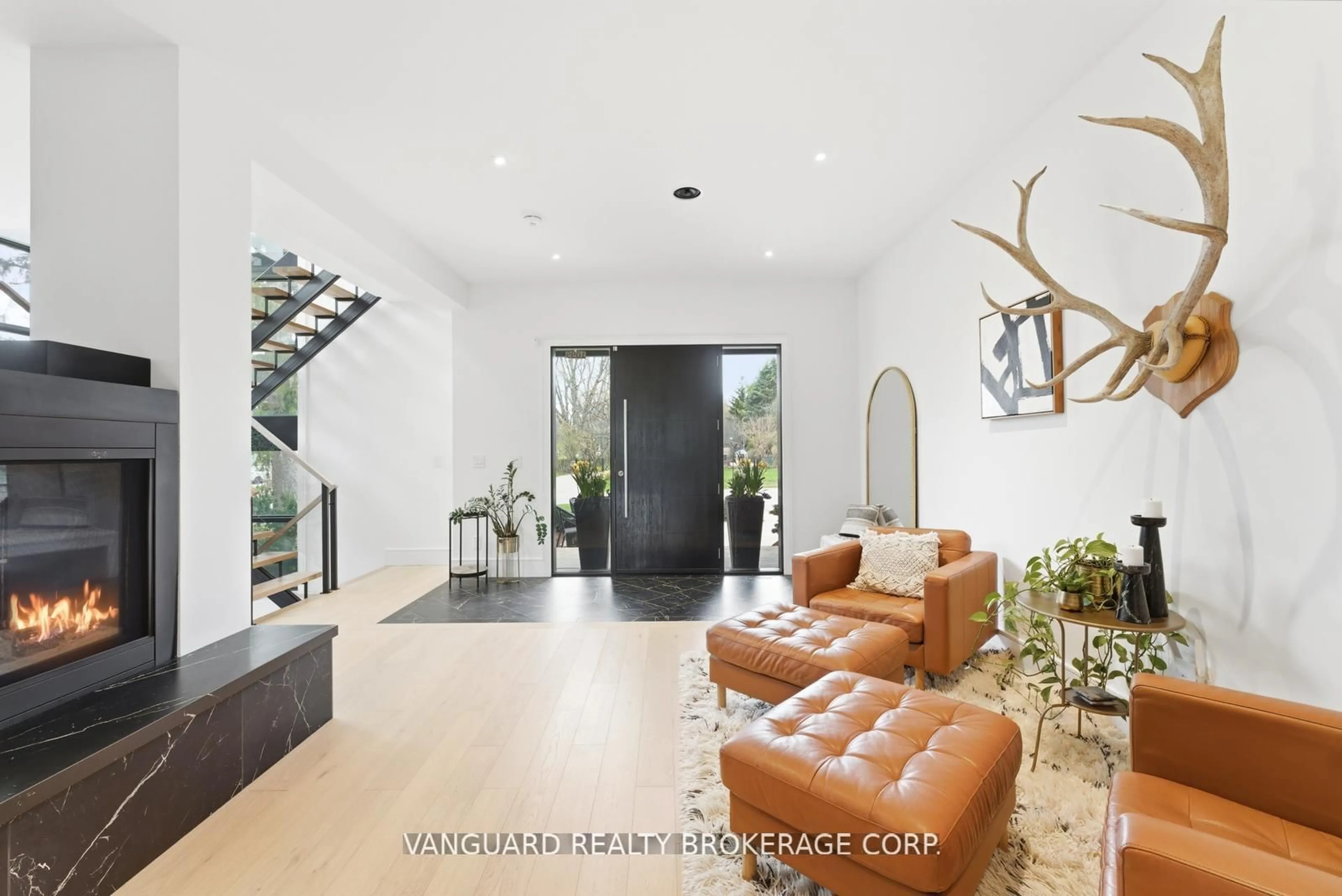 Indoor foyer for 1099 Truman Ave, Oakville Ontario L6H 1Y9