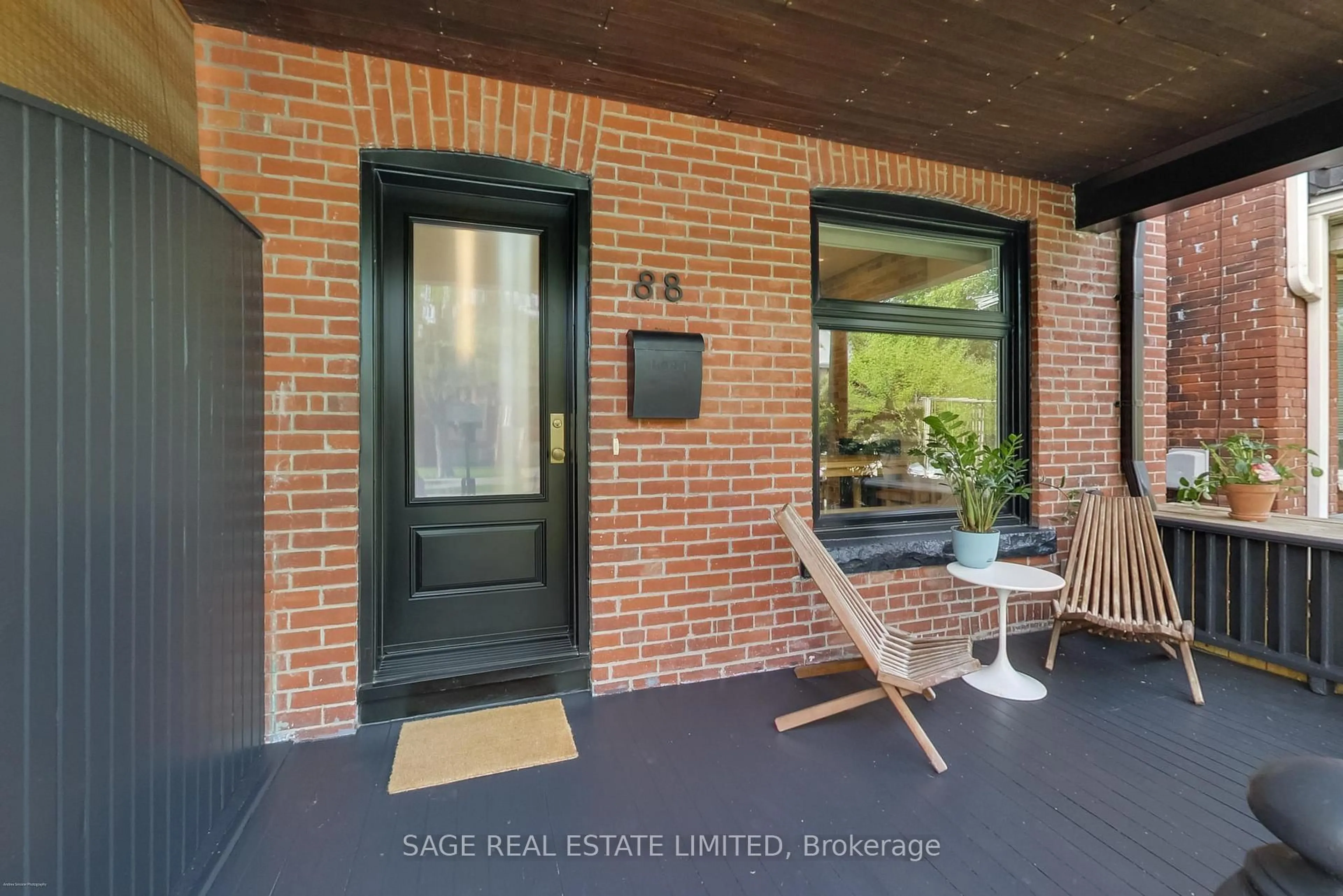 Indoor entryway for 88 Galley Ave, Toronto Ontario M6R 1H1