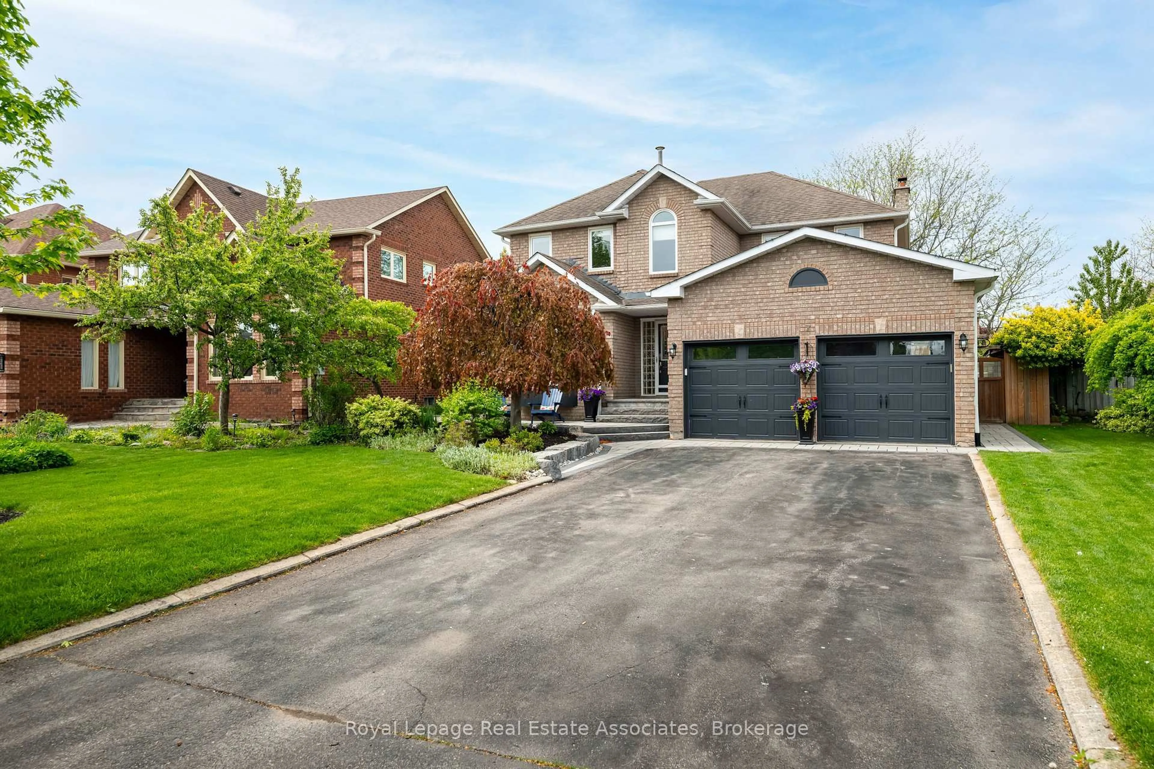 Home with brick exterior material, street for 7 Nixon Cres, Halton Hills Ontario L7G 5K4