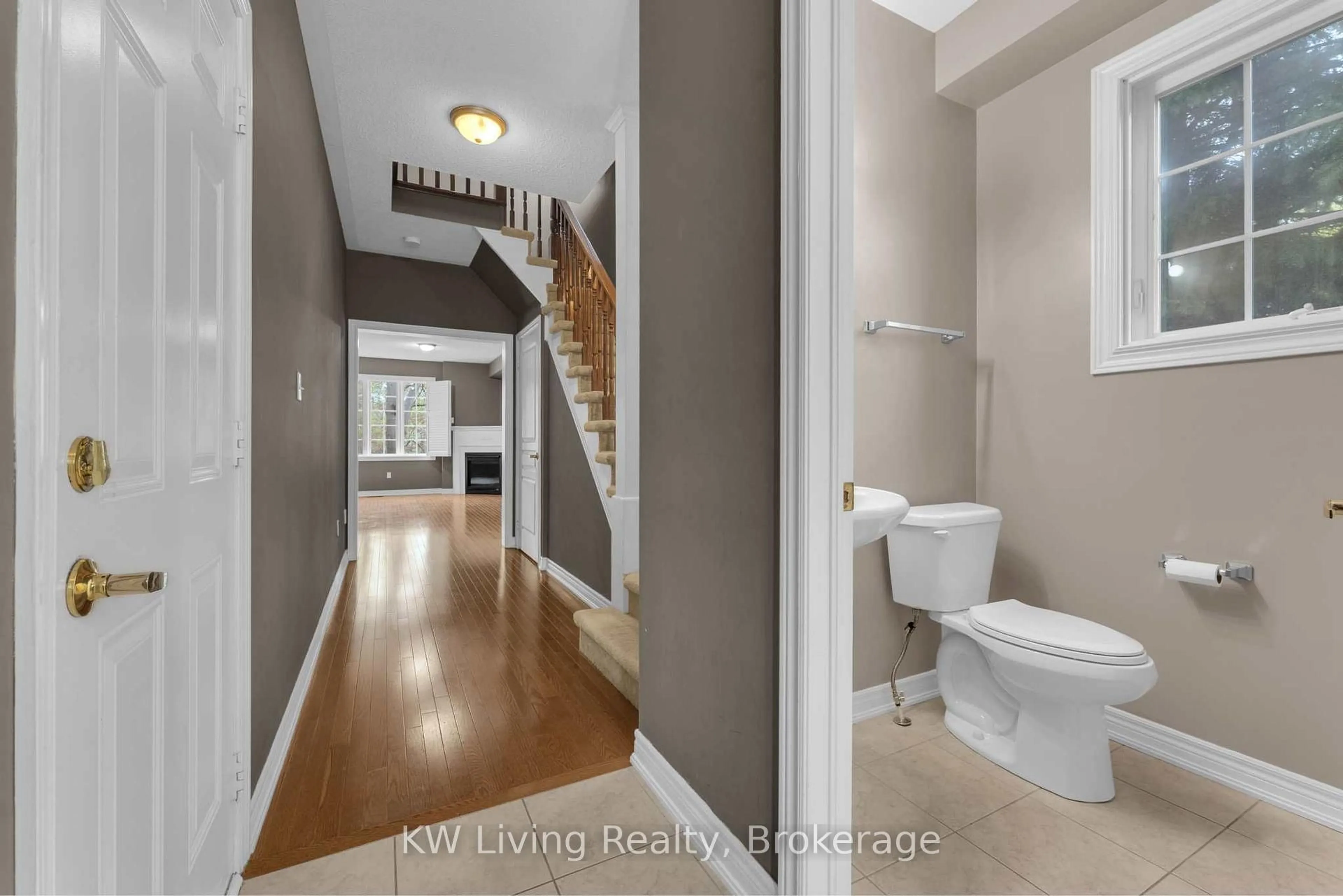 Indoor entryway for 2410 Woodward Ave #12, Burlington Ontario L7R 1T9