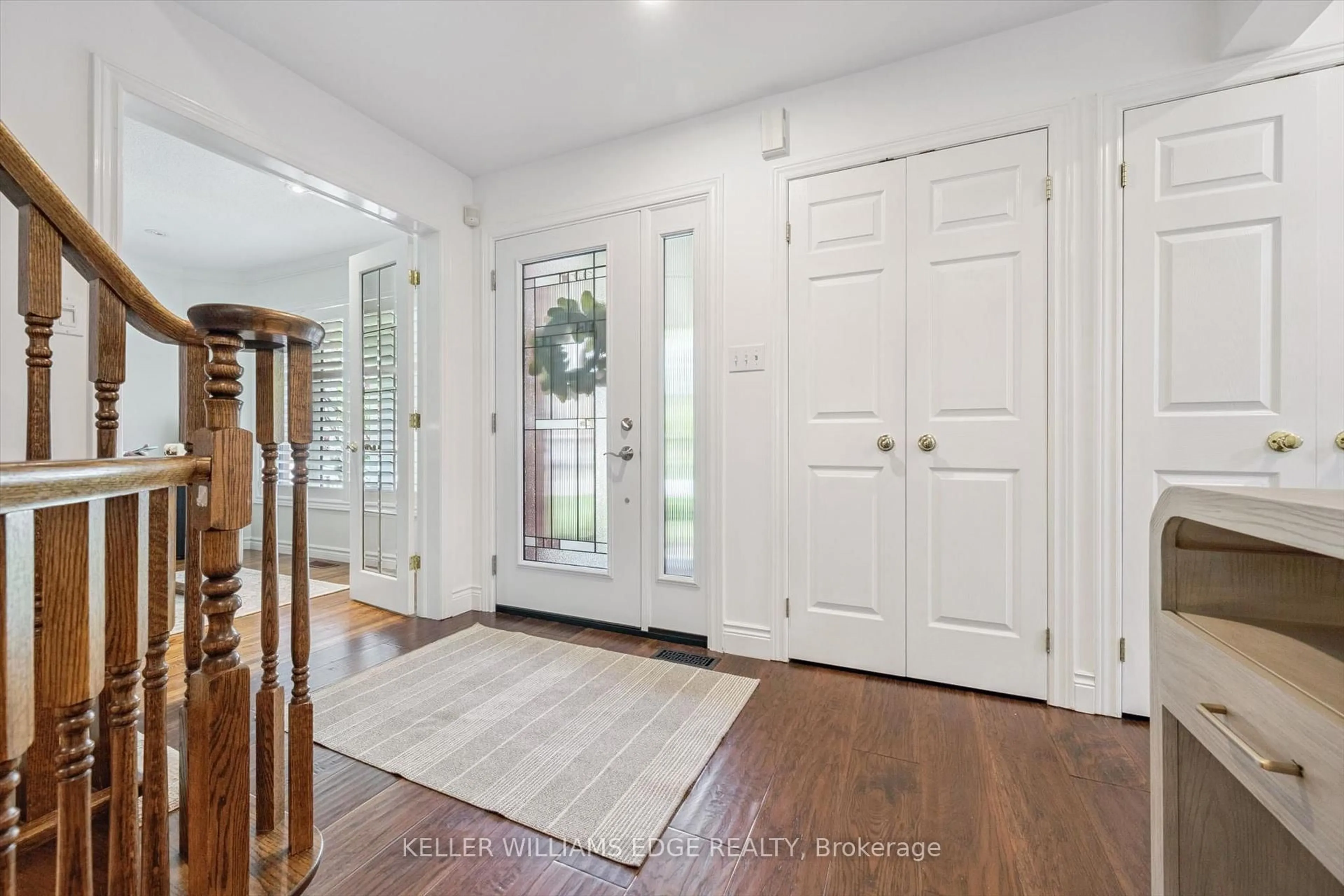Indoor entryway for 2124 Kevin Cres, Burlington Ontario L7M 4E3