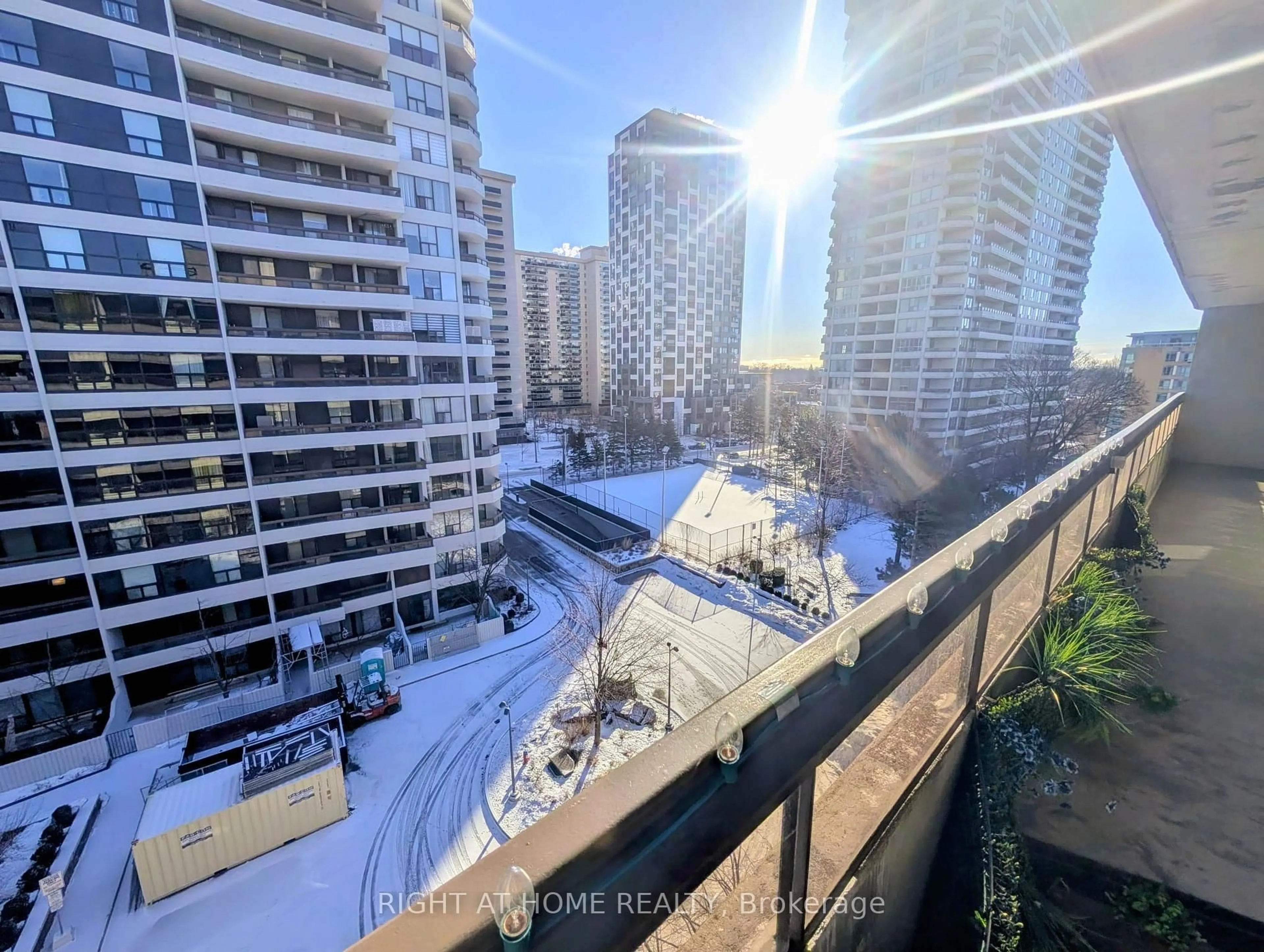 A pic from outside/outdoor area/front of a property/back of a property/a pic from drone, city buildings view from balcony for 80 Quebec Ave #607, Toronto Ontario M6P 4B7