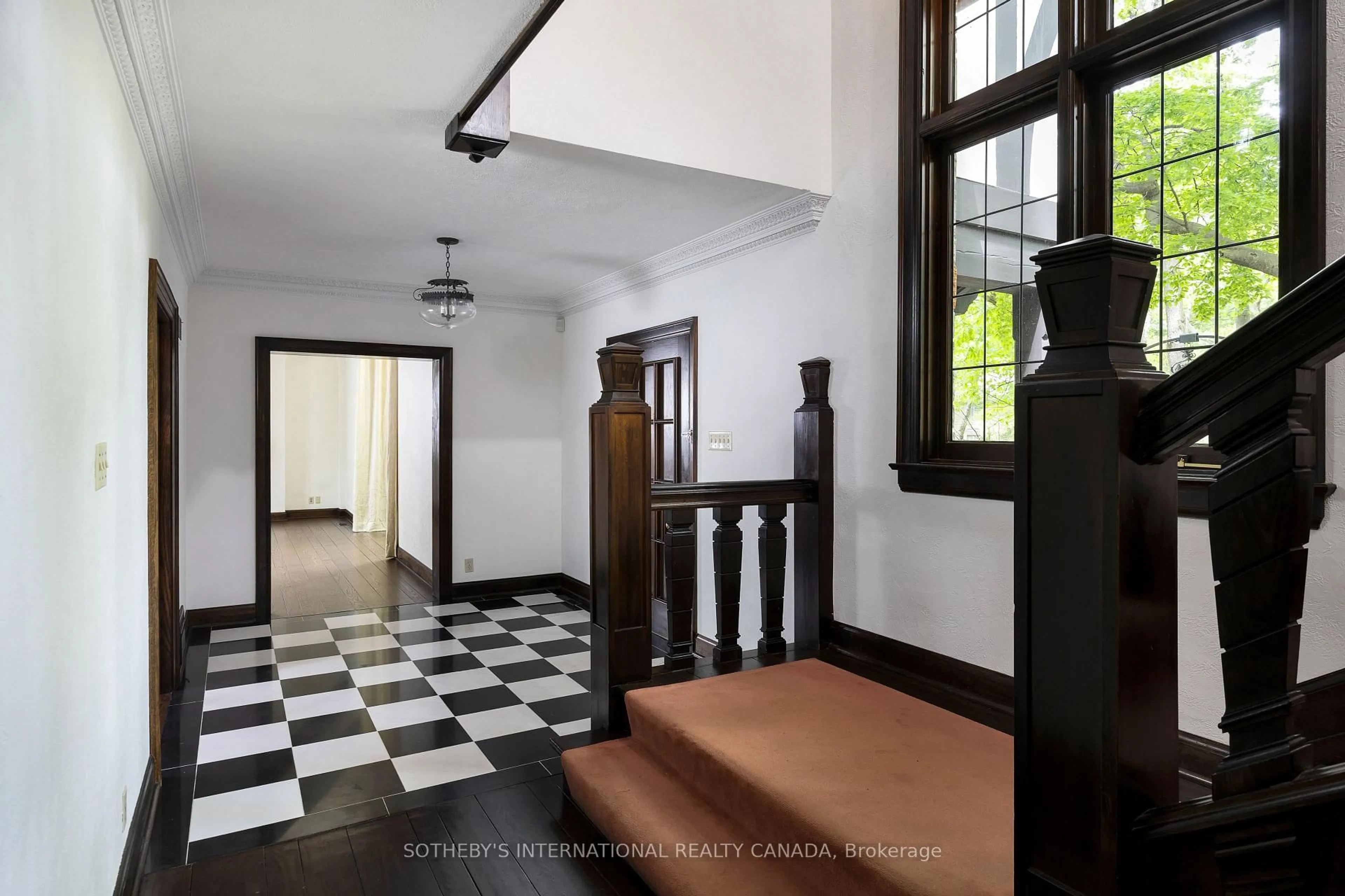 Indoor foyer for 38 Edenbrook Hill, Toronto Ontario M9A 3Z6