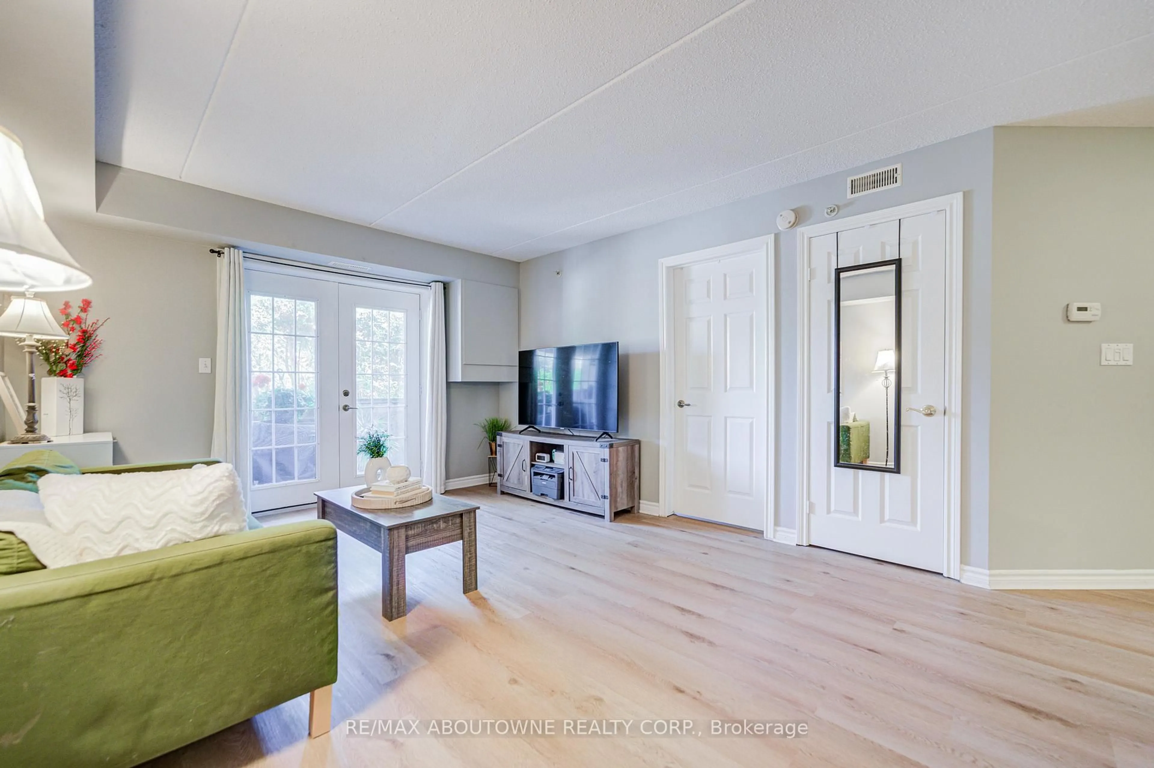 Living room with furniture, unknown for 1470 Bishops Gate #104, Oakville Ontario L6M 4N2