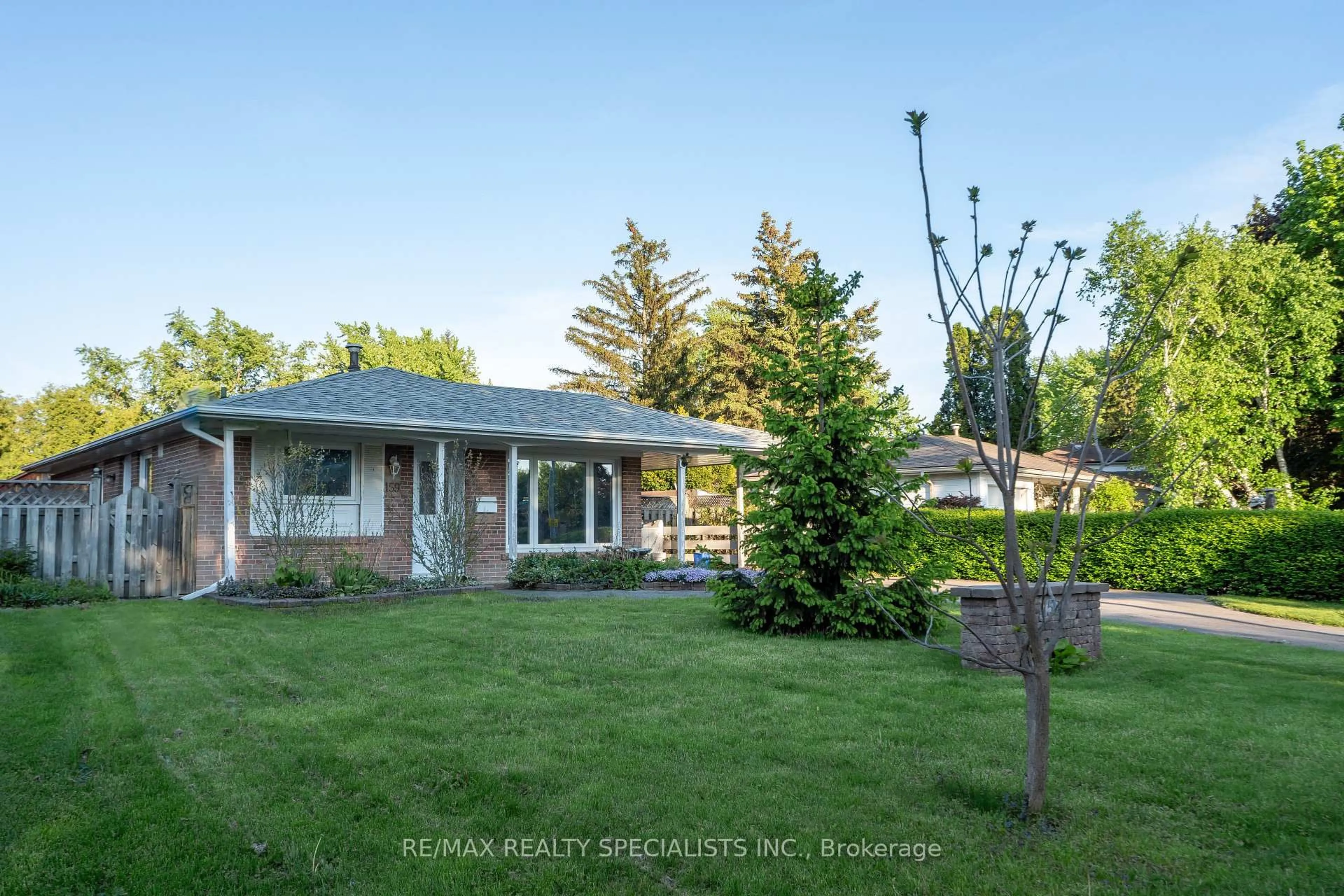 A pic from outside/outdoor area/front of a property/back of a property/a pic from drone, street for 159 Bartley Bull Pkwy, Brampton Ontario L6W 2K1