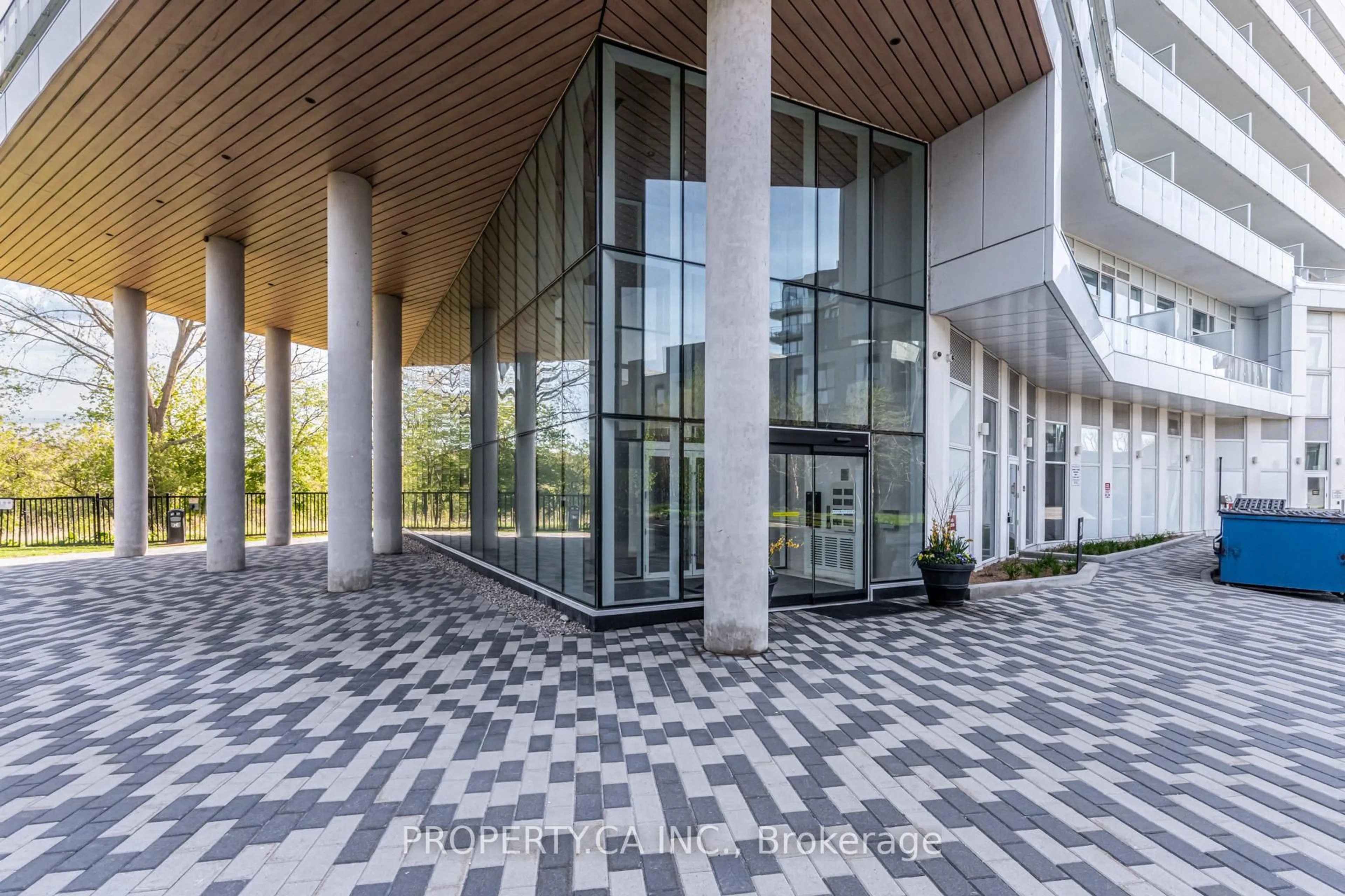 Indoor foyer for 20 Brin Dr #1406, Toronto Ontario M8X 1Y6