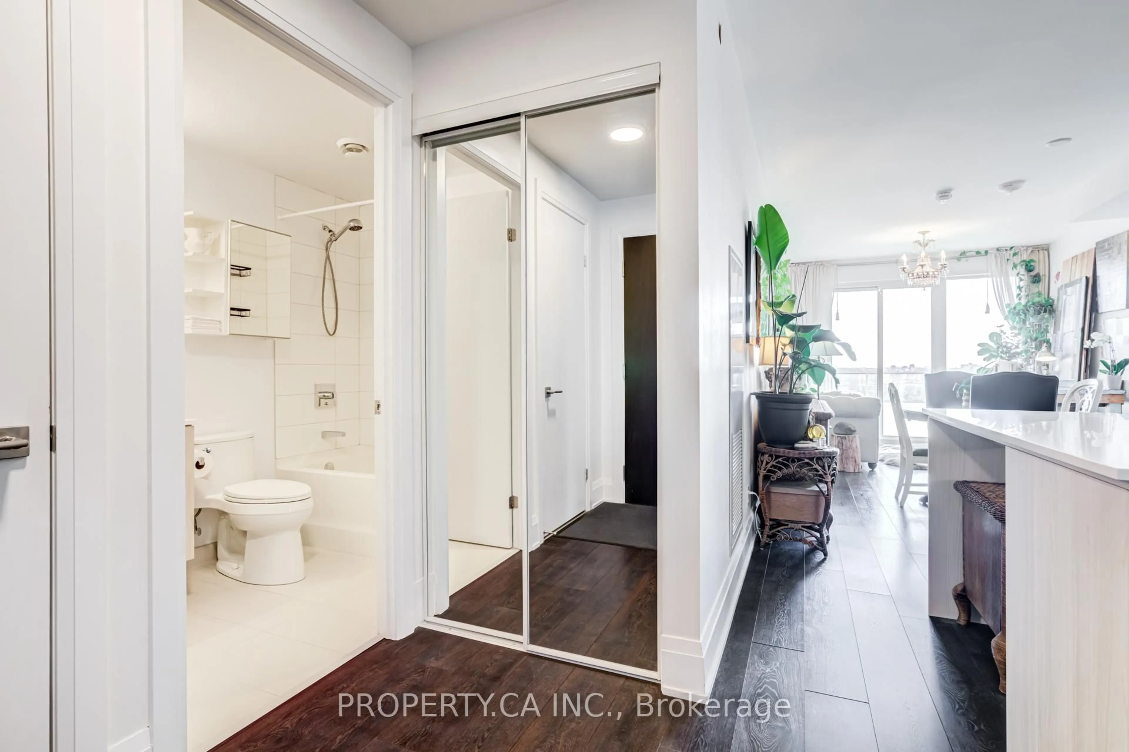 Indoor entryway for 20 Brin Dr #1406, Toronto Ontario M8X 1Y6