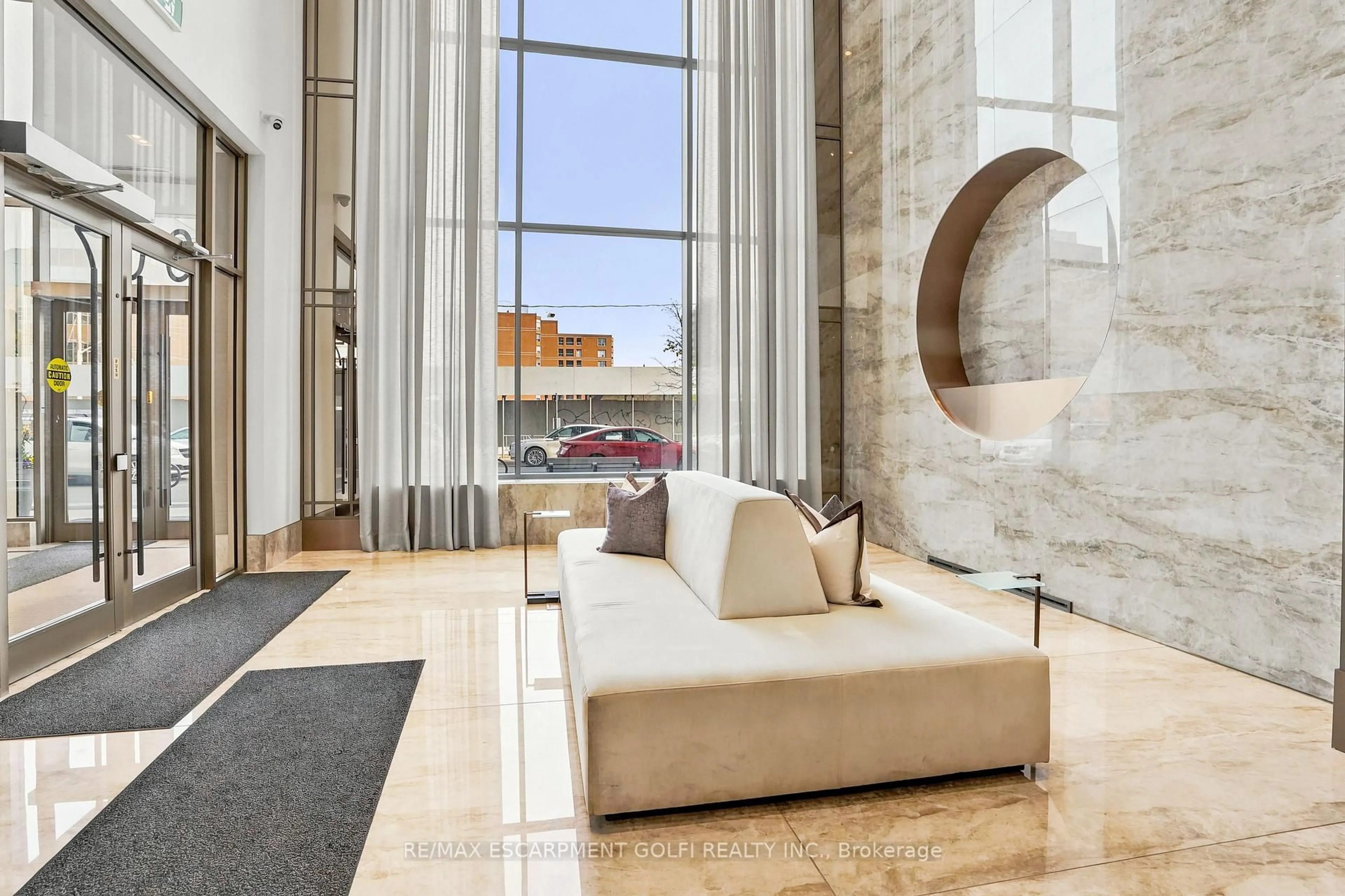 Lobby for 2007 James St #2004, Burlington Ontario L7R 0G7