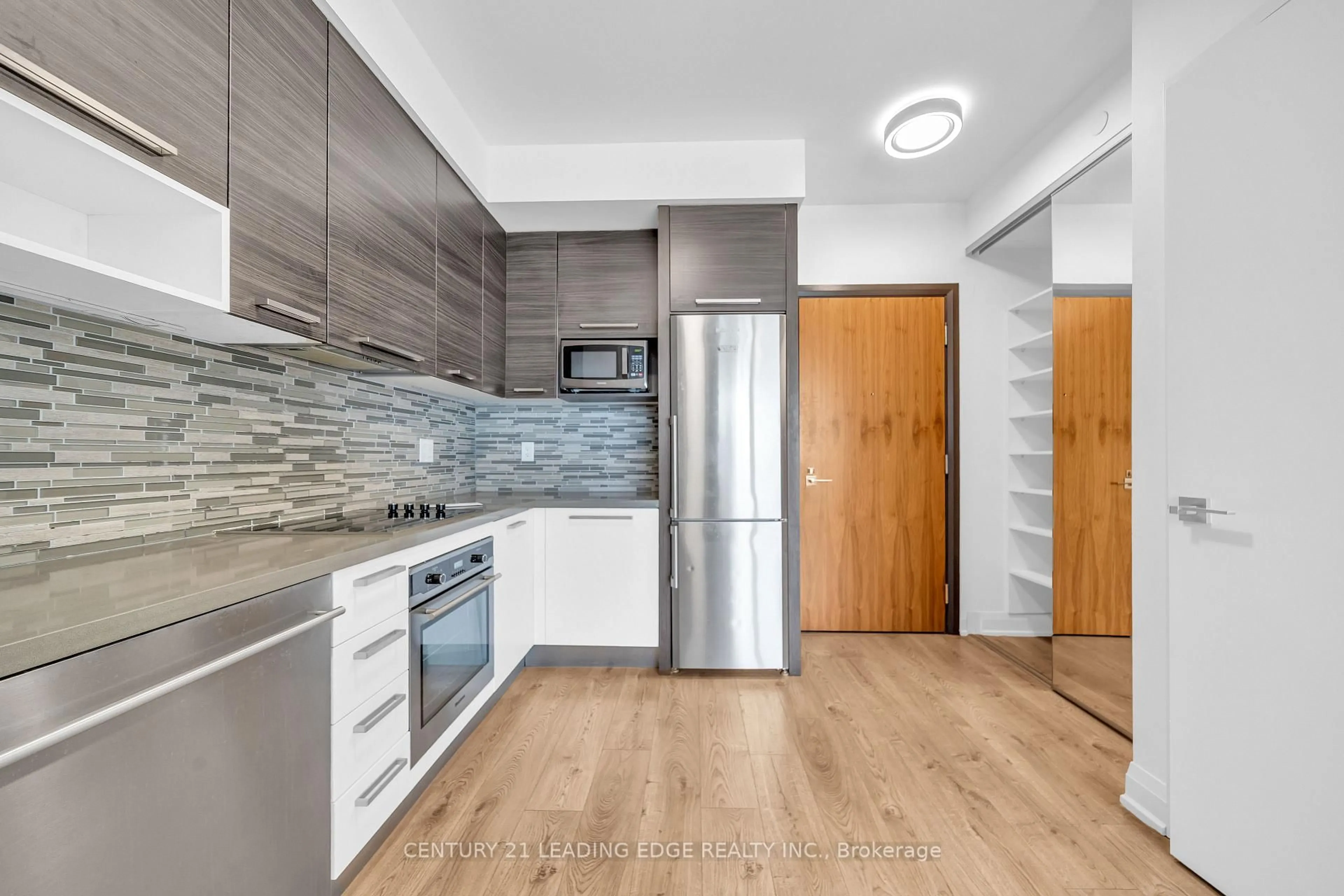 Standard kitchen, wood/laminate floor for 36 Park Lawn Rd #2608, Toronto Ontario M8Y 3H8