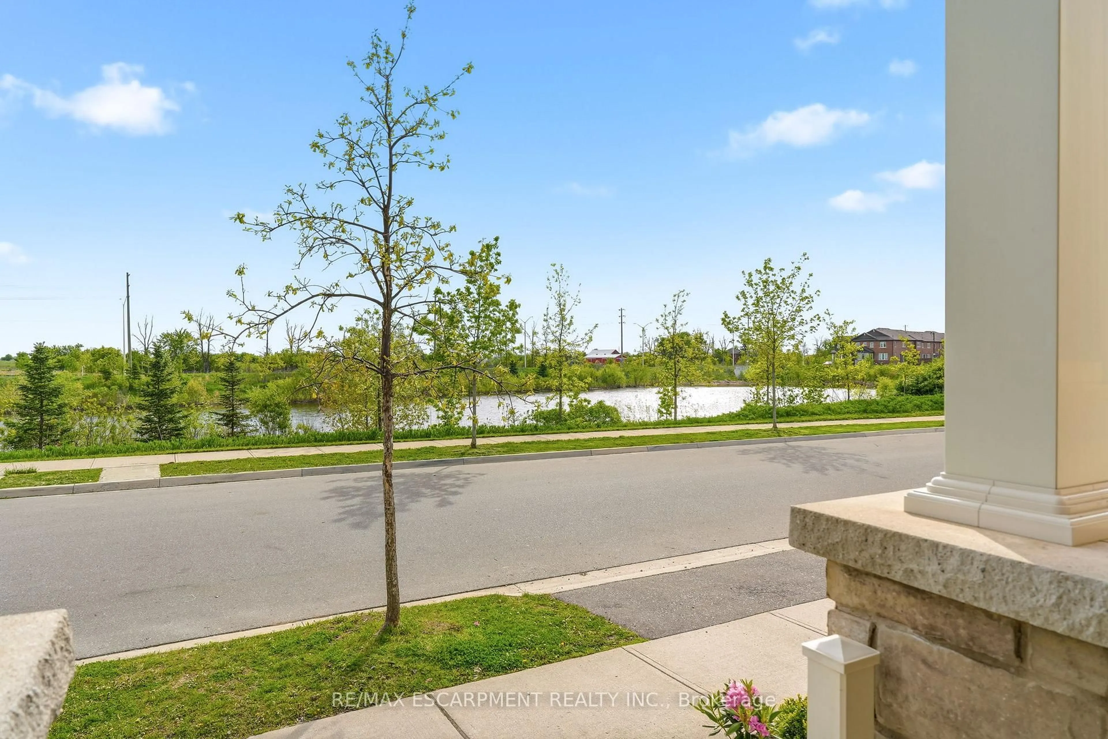 Patio, water/lake/river/ocean view for 1364 Sycamore Garden, Milton Ontario L9E 1R3