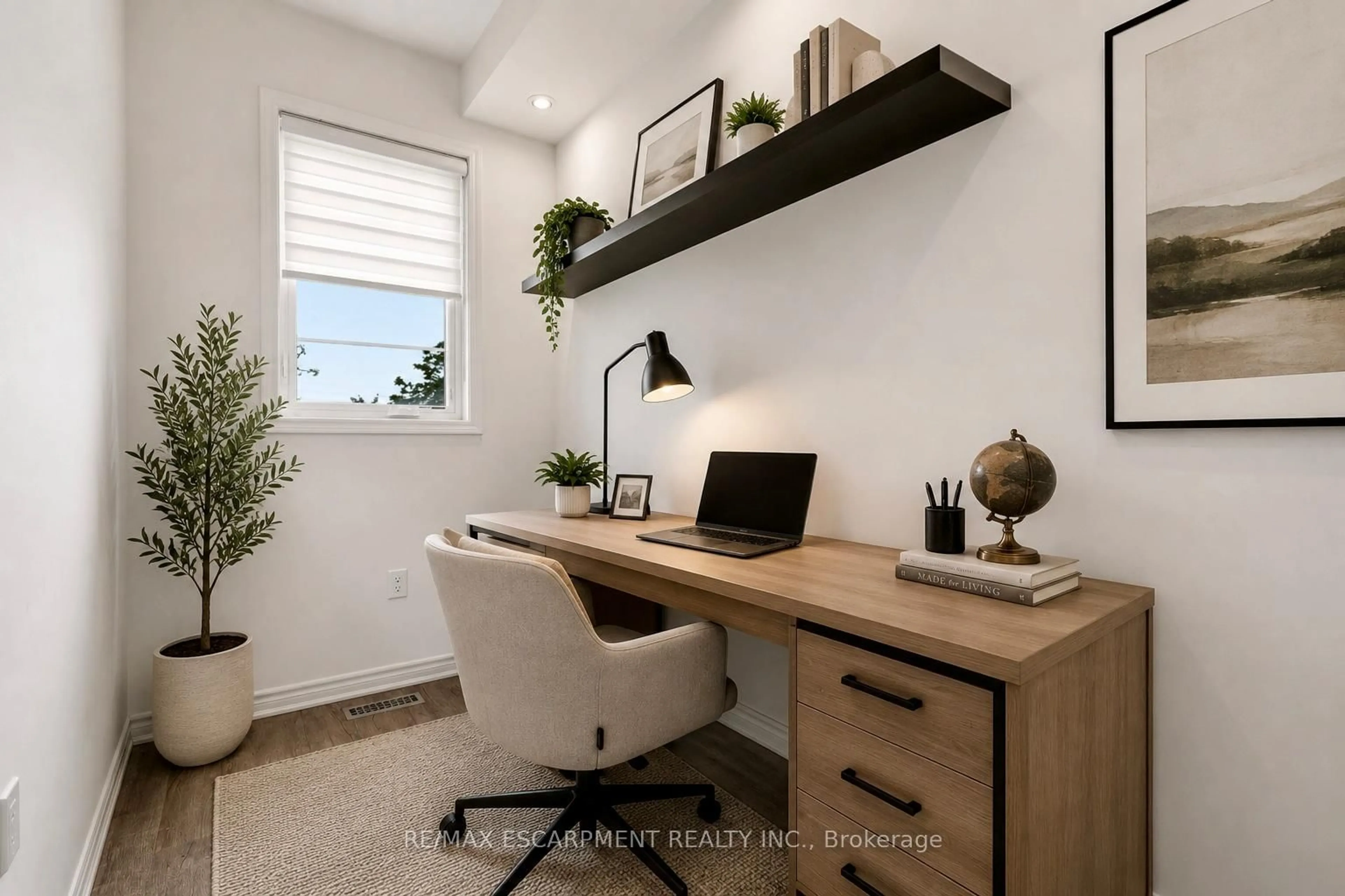 A pic of a room for 1364 Sycamore Garden, Milton Ontario L9E 1R3