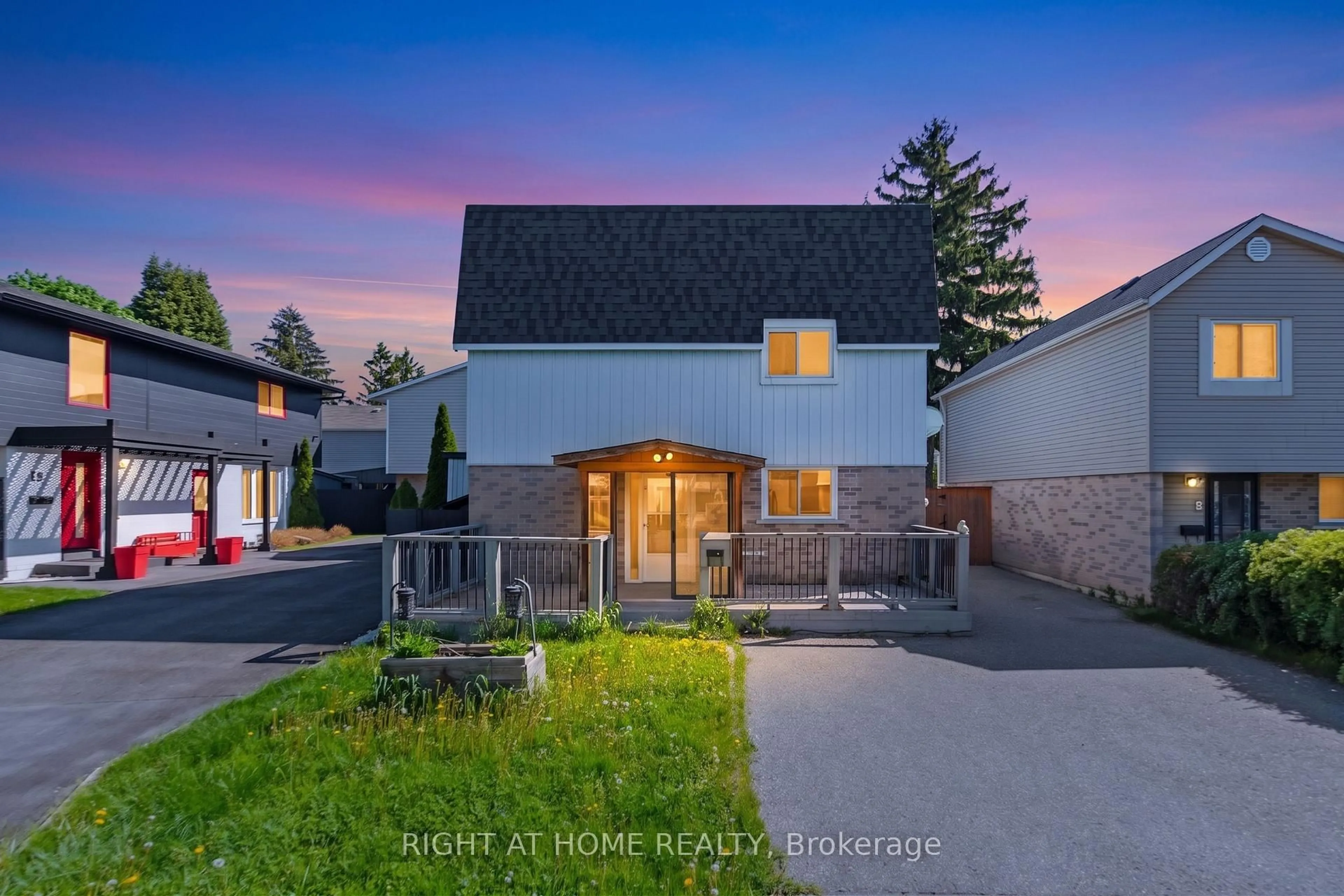 A pic from outside/outdoor area/front of a property/back of a property/a pic from drone, street for 9 Highland Tr, Brampton Ontario L6S 1P4