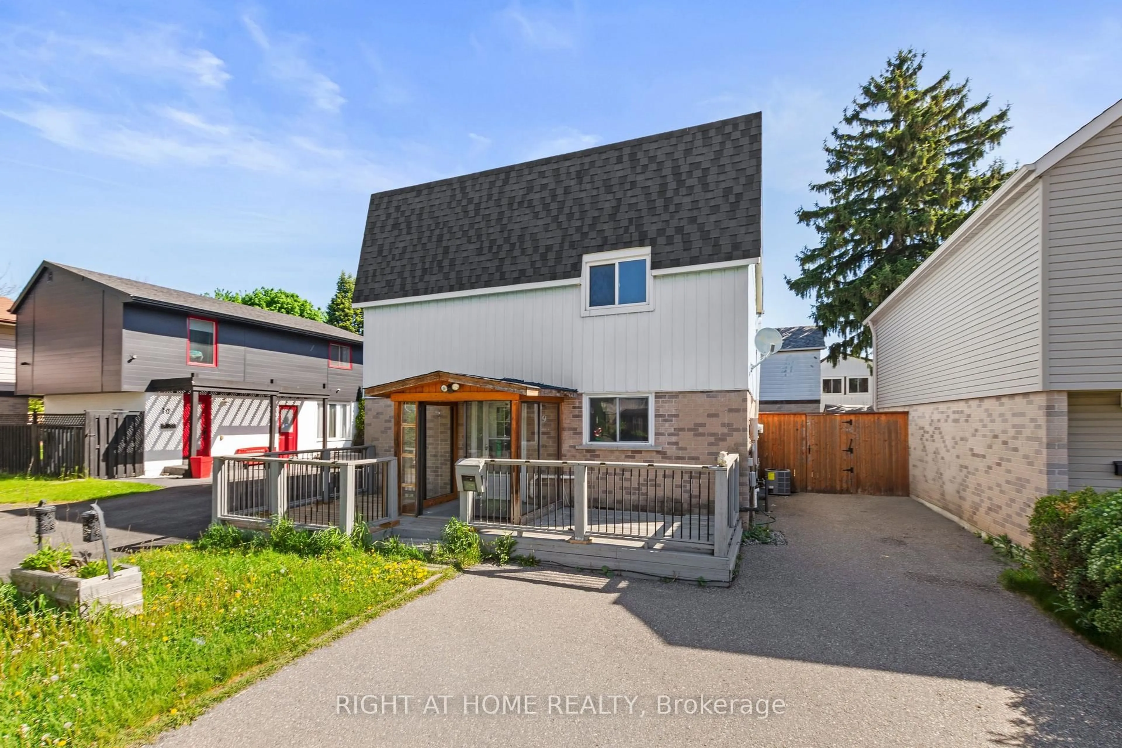A pic from outside/outdoor area/front of a property/back of a property/a pic from drone, street for 9 Highland Tr, Brampton Ontario L6S 1P4