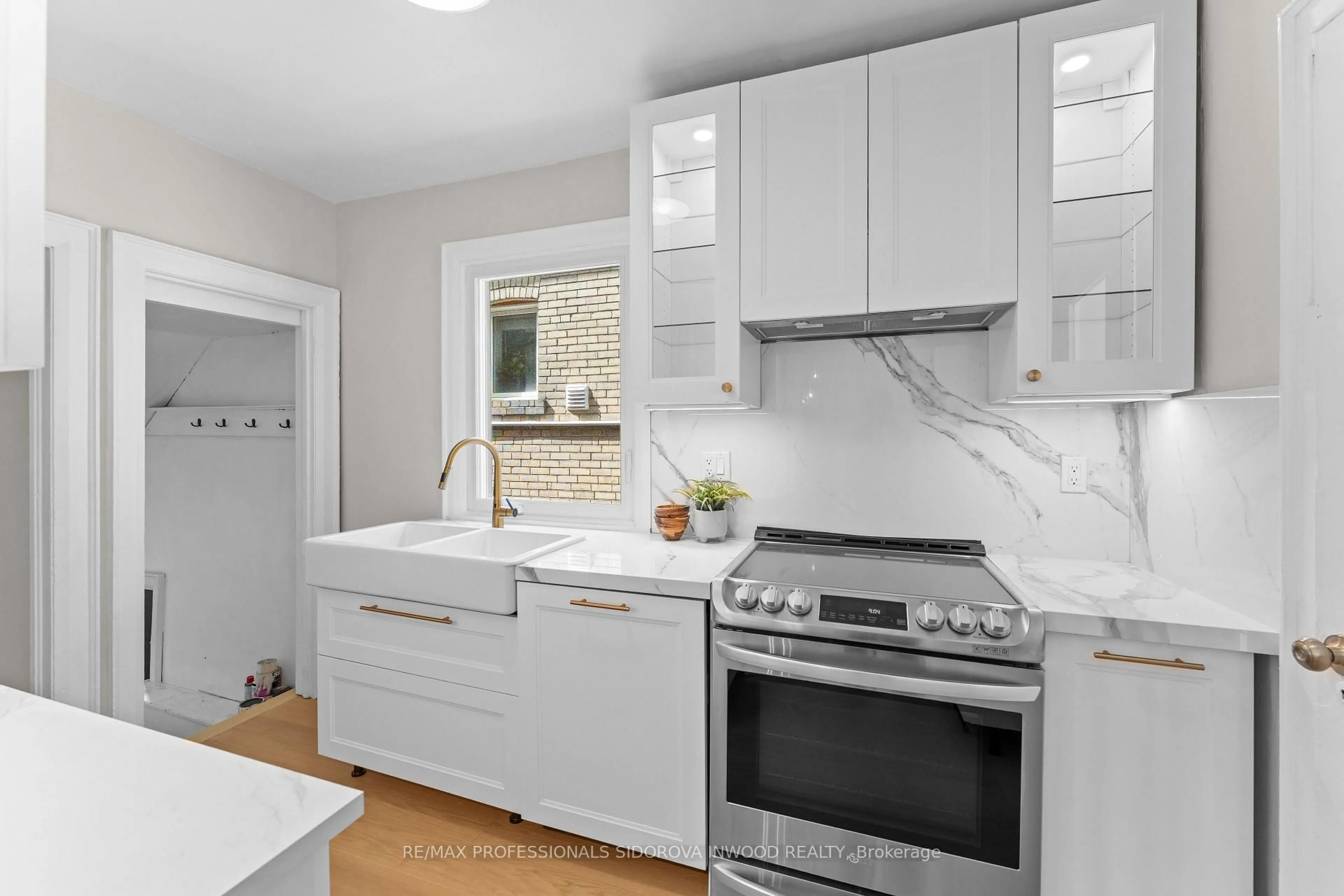 Standard kitchen, ceramic/tile floor for 408 Glenlake Ave, Toronto Ontario M6P 1G7