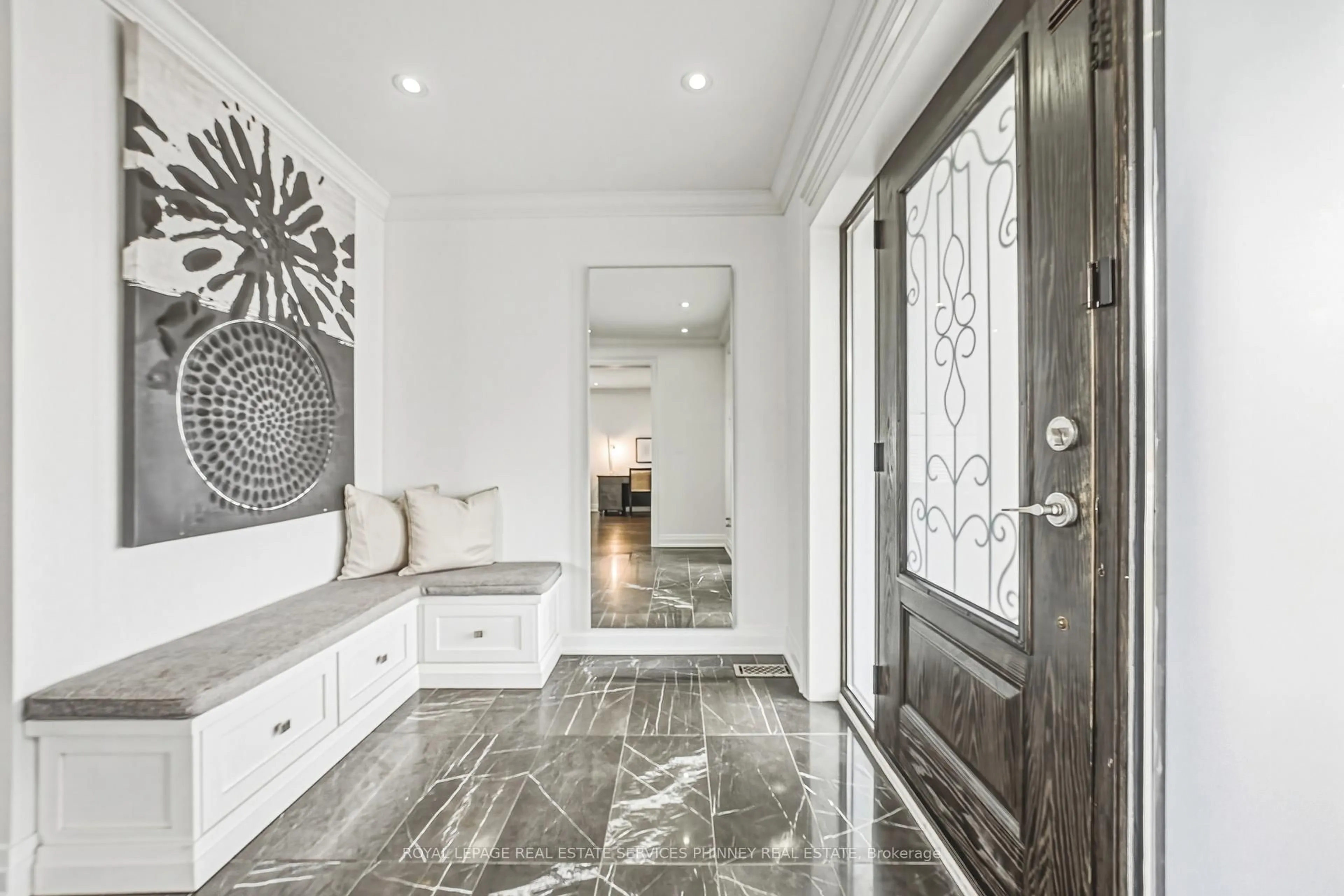 Indoor entryway for 52 Joymar Dr, Mississauga Ontario L5M 1E9