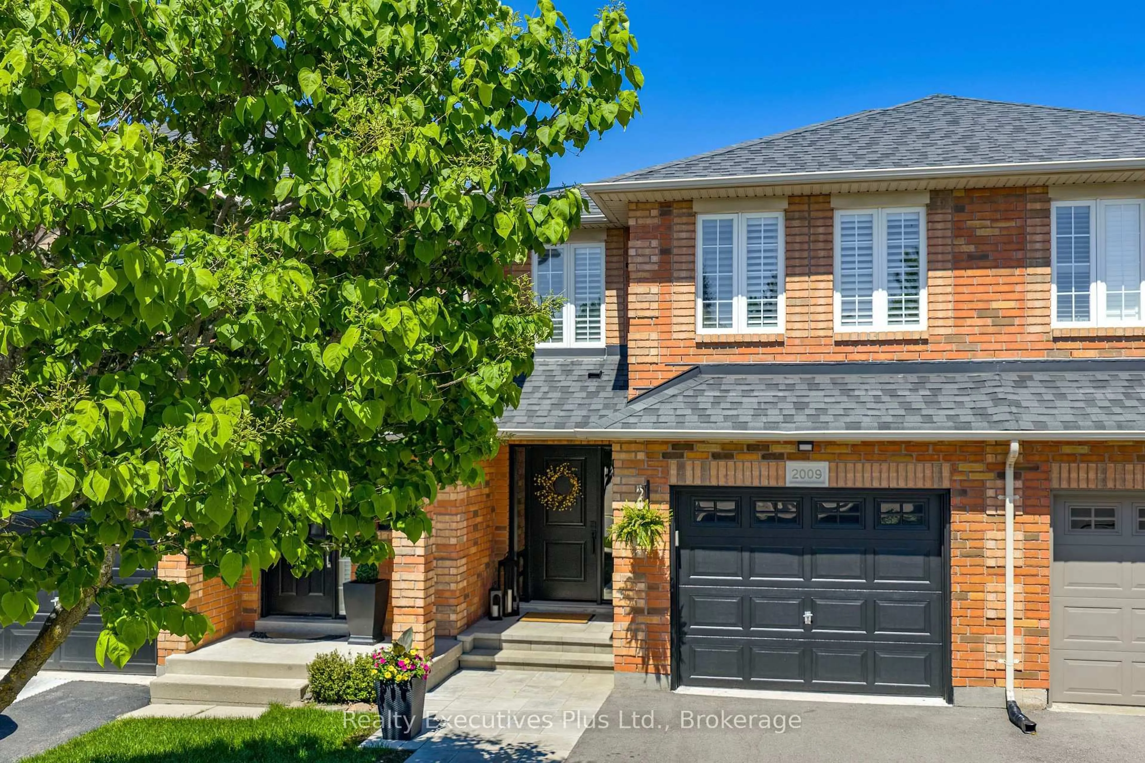 Home with brick exterior material, street for 2009 Erika Crt, Oakville Ontario L6M 4R4