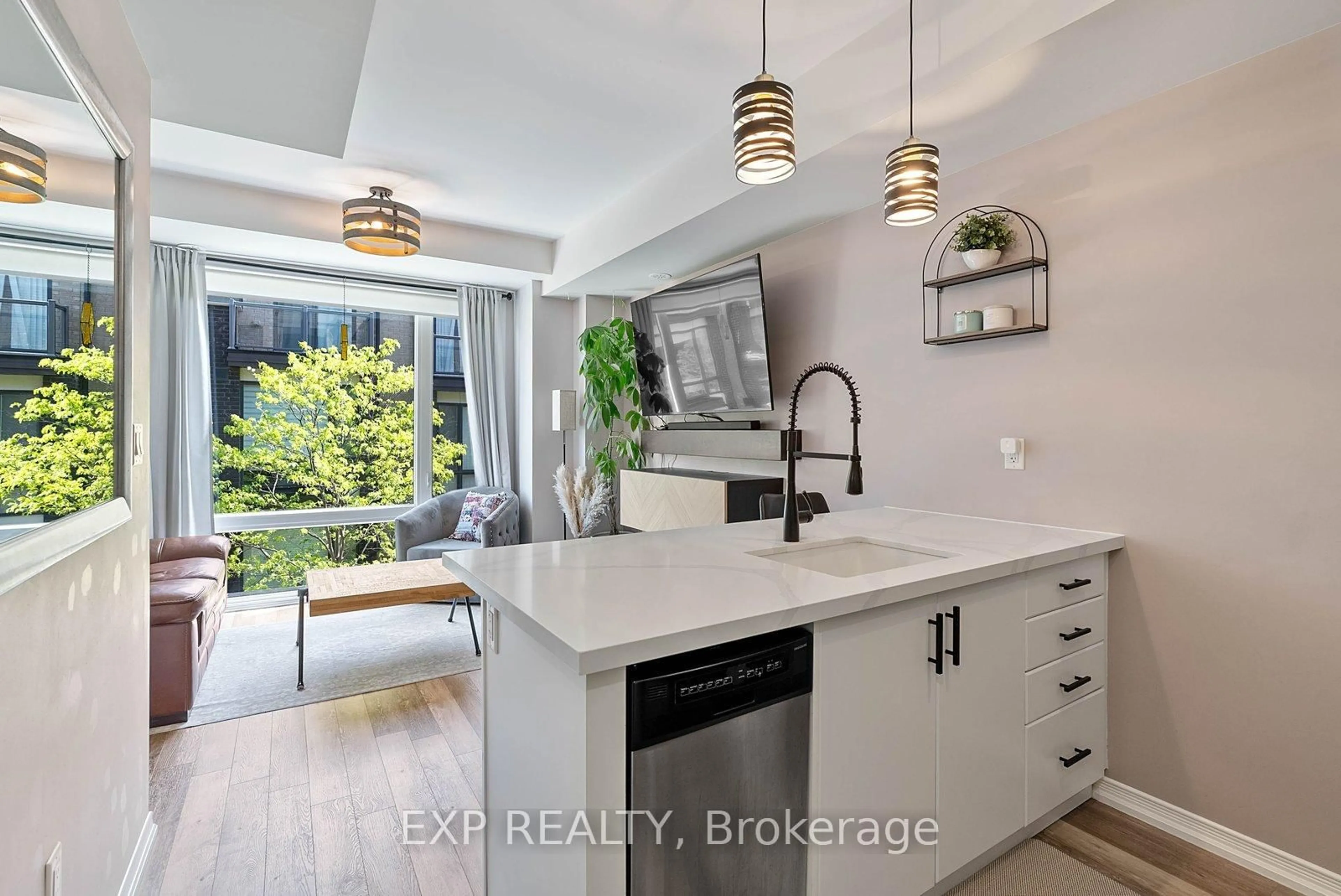 Open concept kitchen, ceramic/tile floor for 30 Fieldway Rd #89, Toronto Ontario M8Z 0E3