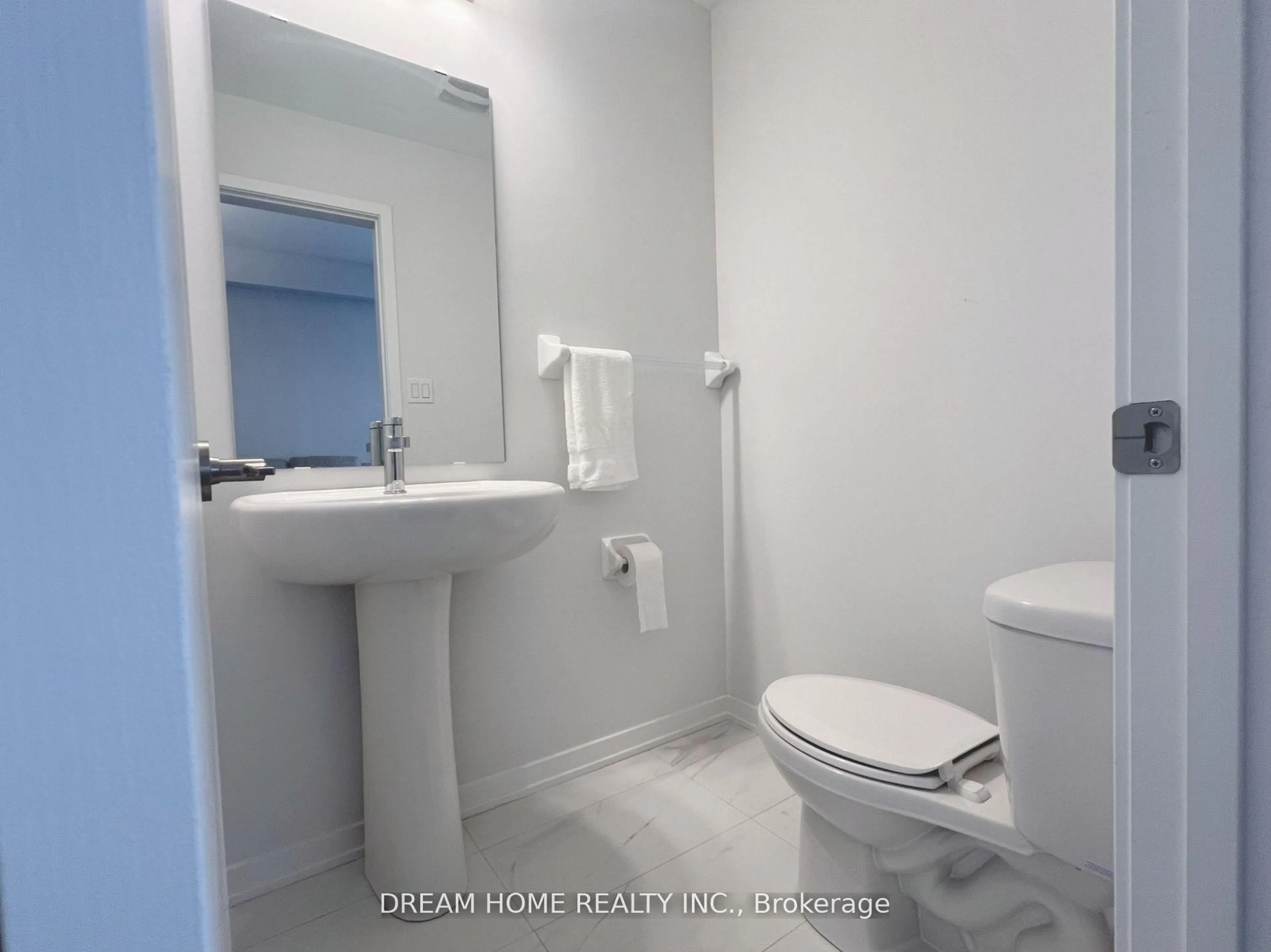 Standard bathroom, unknown for 20 Lloyd Janes Lane #161, Toronto Ontario M8V 0J5