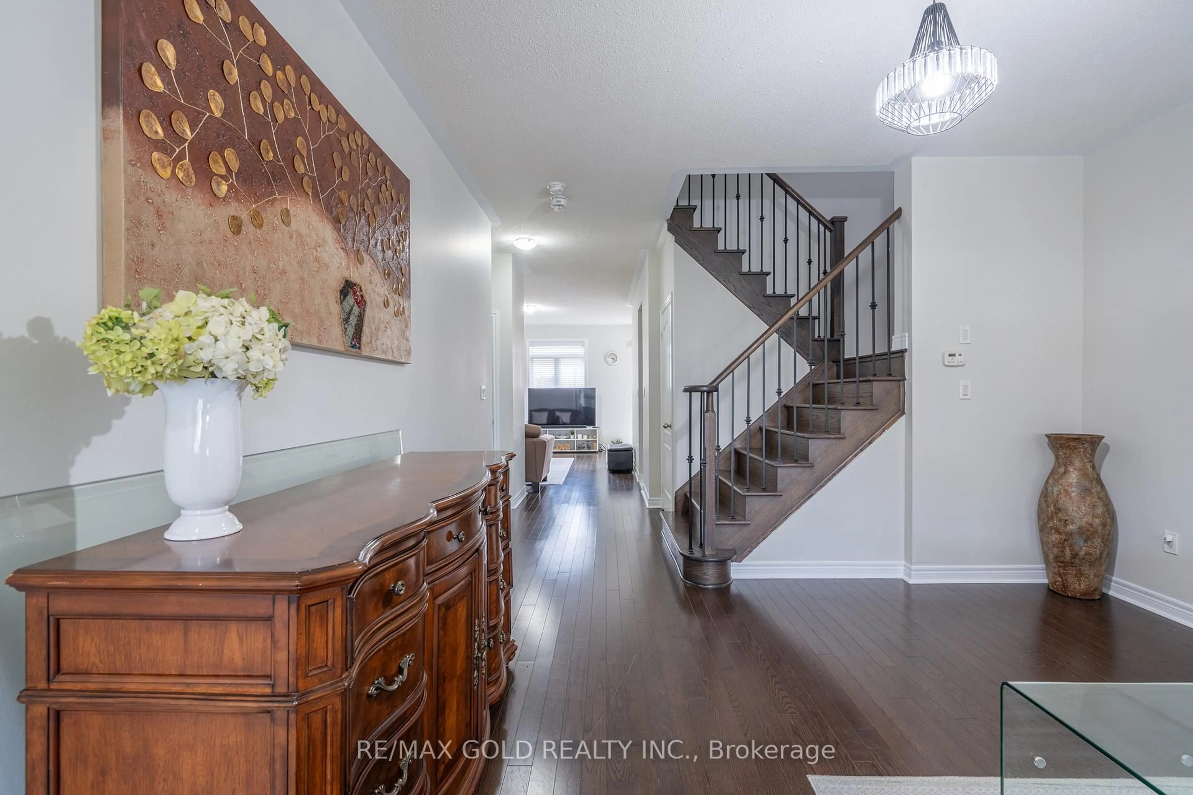 Indoor entryway for 65 Villadowns Tr, Brampton Ontario L6R 3Y8