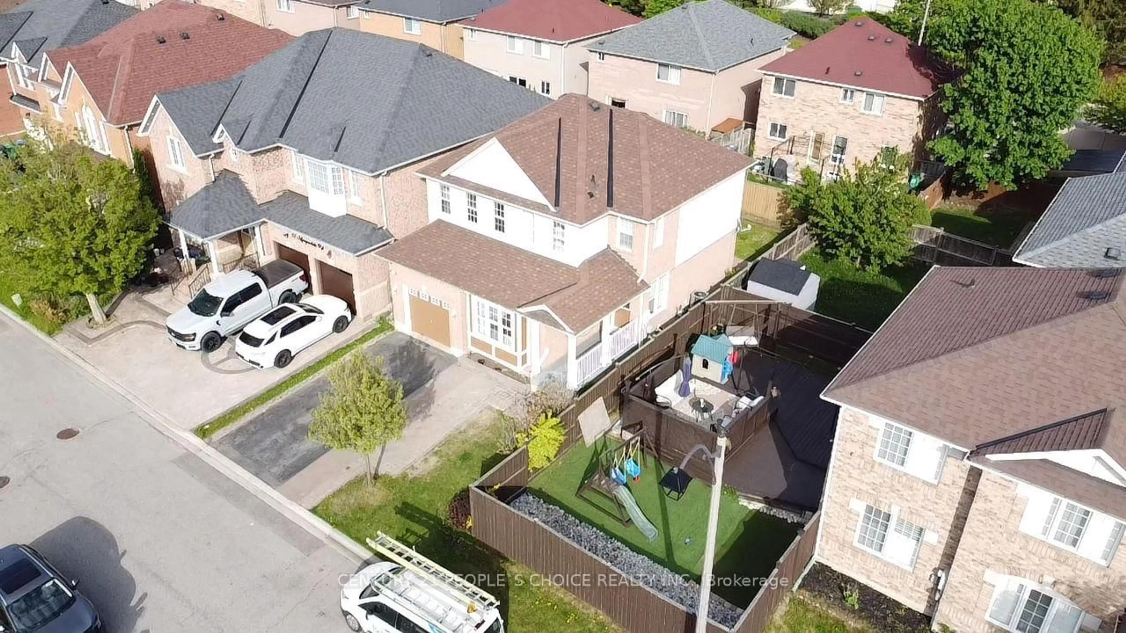 A pic from outside/outdoor area/front of a property/back of a property/a pic from drone, street for 19 Morgandale Rd, Brampton Ontario L7A 2K1