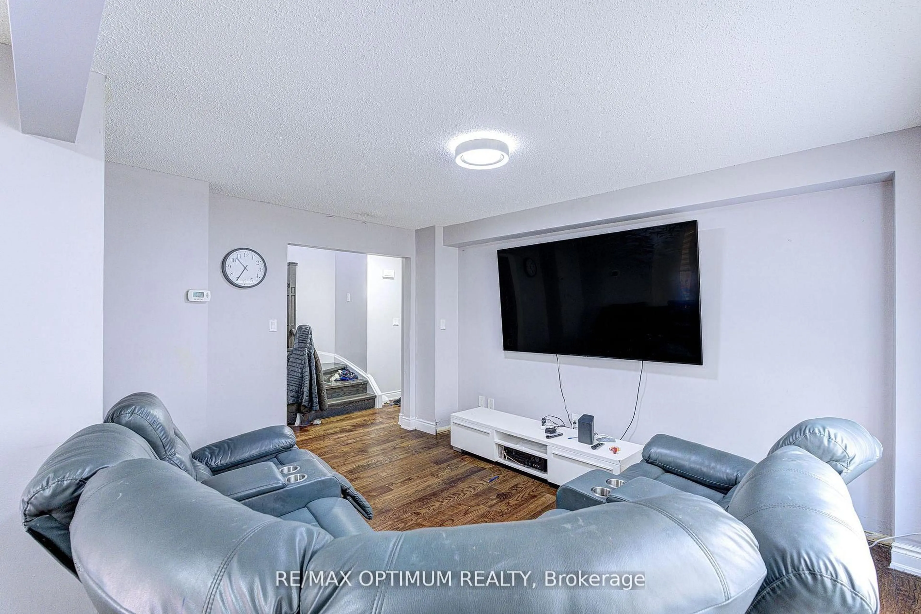 Unknown for 5 Roehampton Cres, Brampton Ontario L6Y 2R3