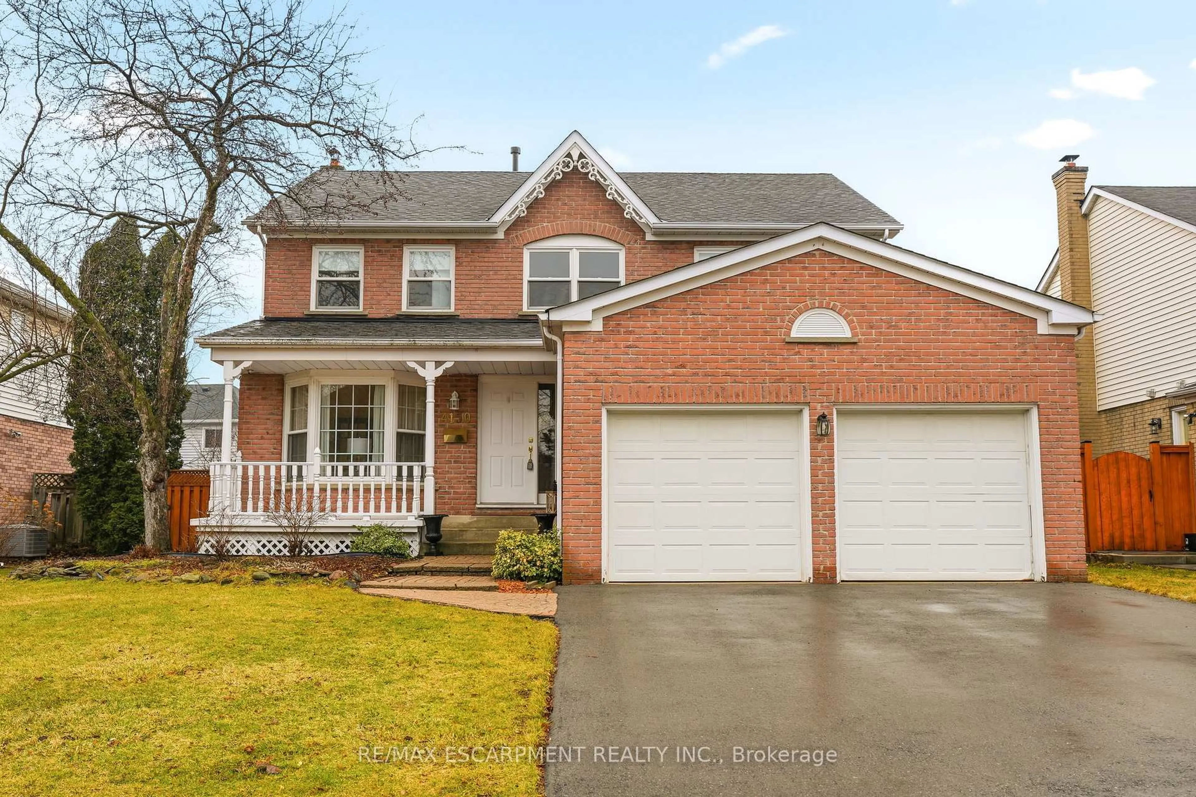Home with brick exterior material, street for 4150 Millcroft Park Dr, Burlington Ontario L7M 3V1