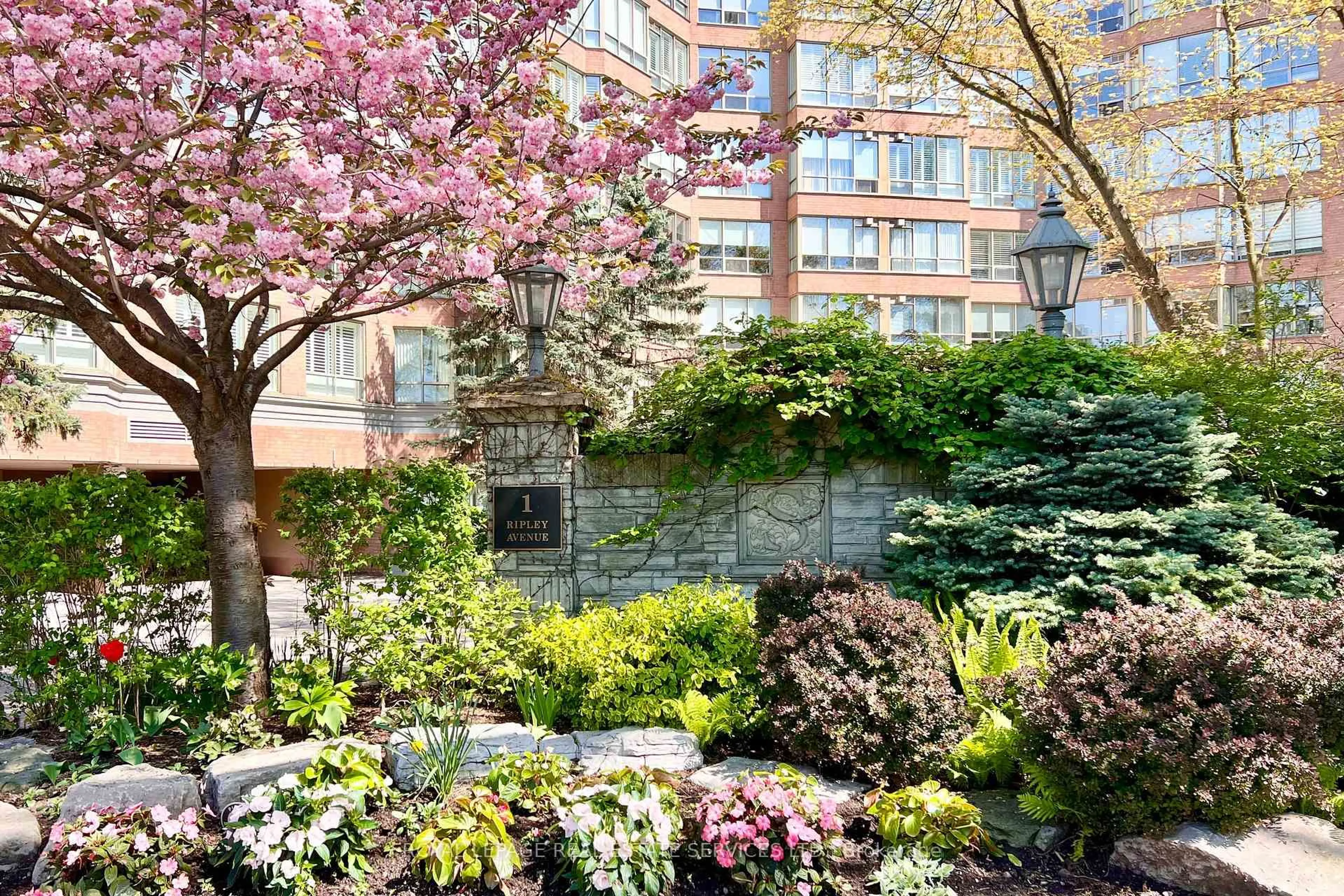 Patio, street for 1 Ripley Ave #403, Toronto Ontario M6S 4Z6