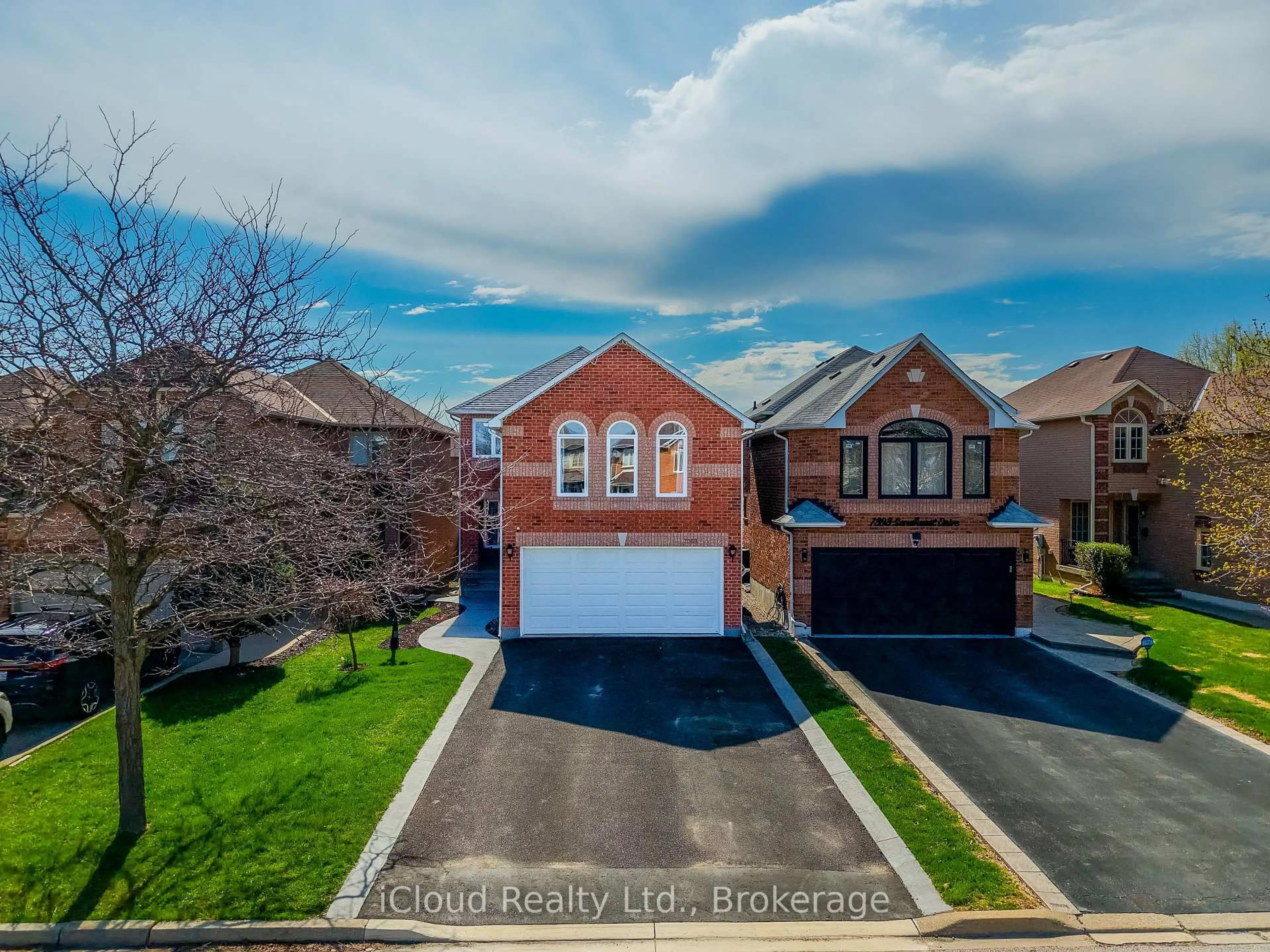 A pic from outside/outdoor area/front of a property/back of a property/a pic from drone, street for 7389 Sandhurst Dr, Mississauga Ontario L5N 7G6