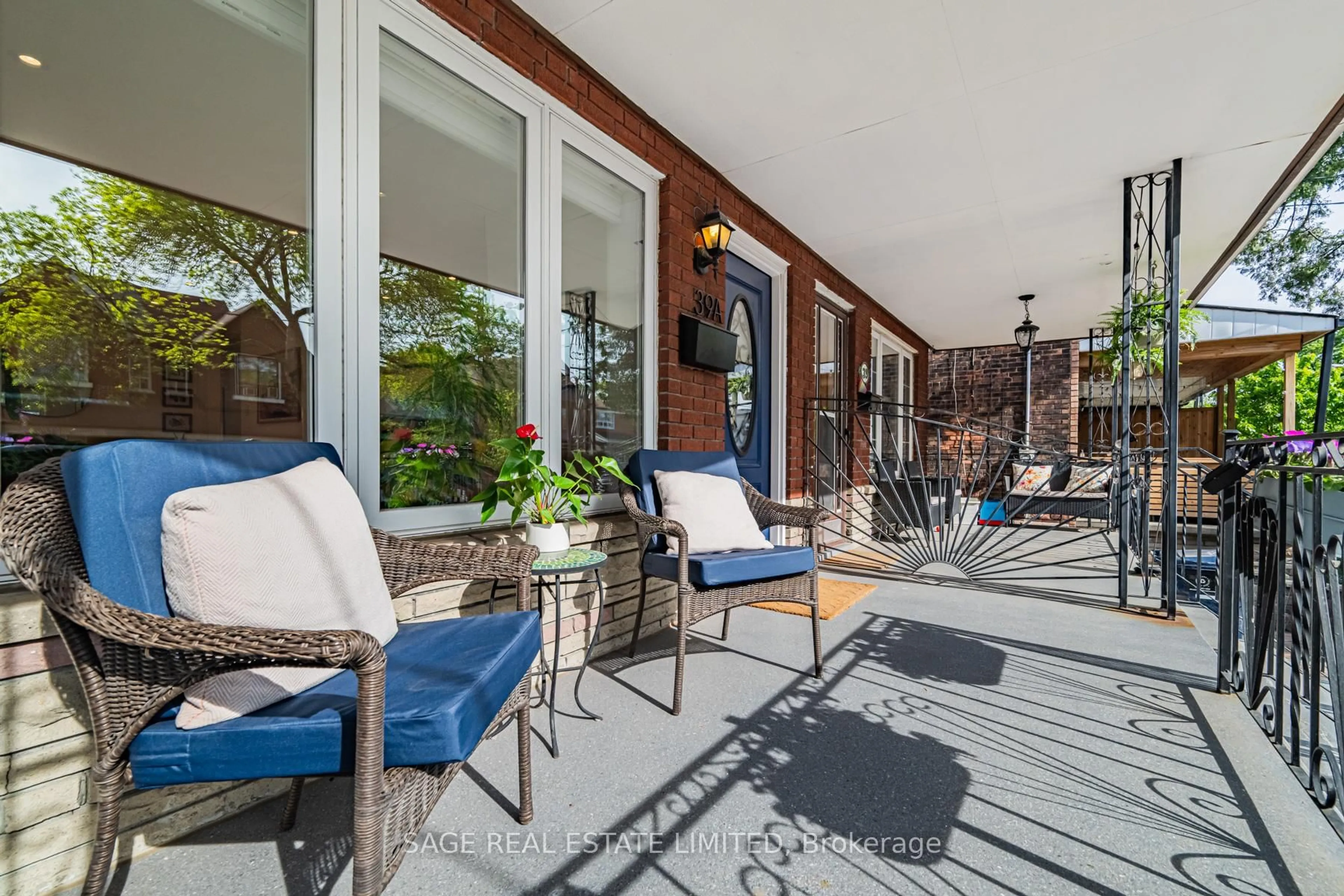 Patio, street for 39A Uxbridge Ave, Toronto Ontario M6N 2Y1