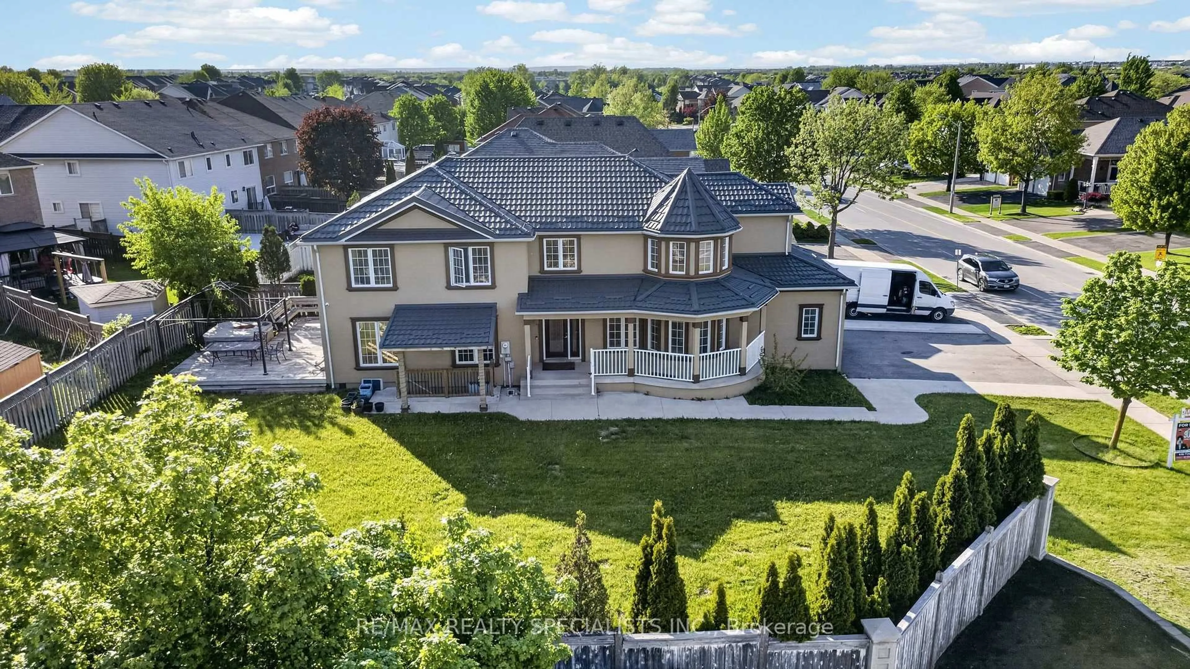 A pic from outside/outdoor area/front of a property/back of a property/a pic from drone, street for 2 Fletchers Creek Blvd, Brampton Ontario L6X 4R6
