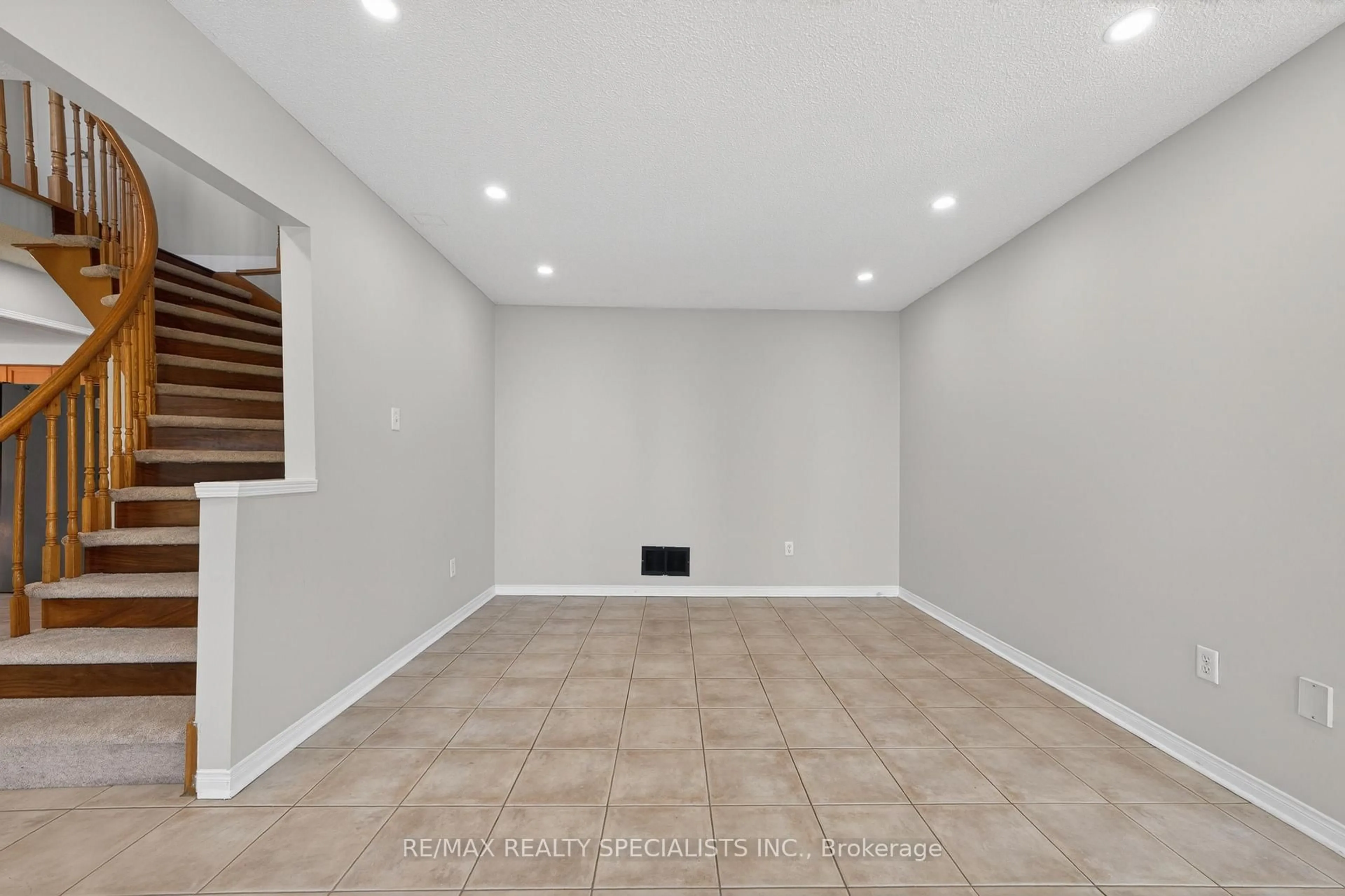 A pic of a room for 2 Fletchers Creek Blvd, Brampton Ontario L6X 4R6