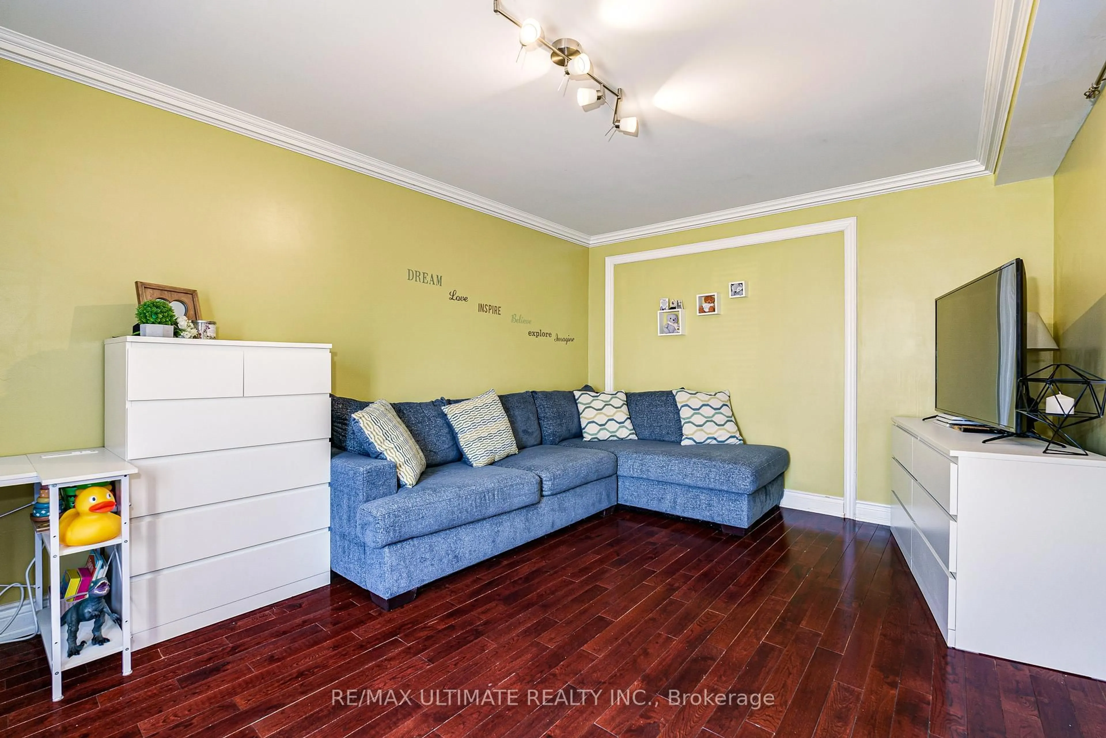 Living room with furniture, wood/laminate floor for 2 George Anderson Crt, Toronto Ontario M6M 2Z4