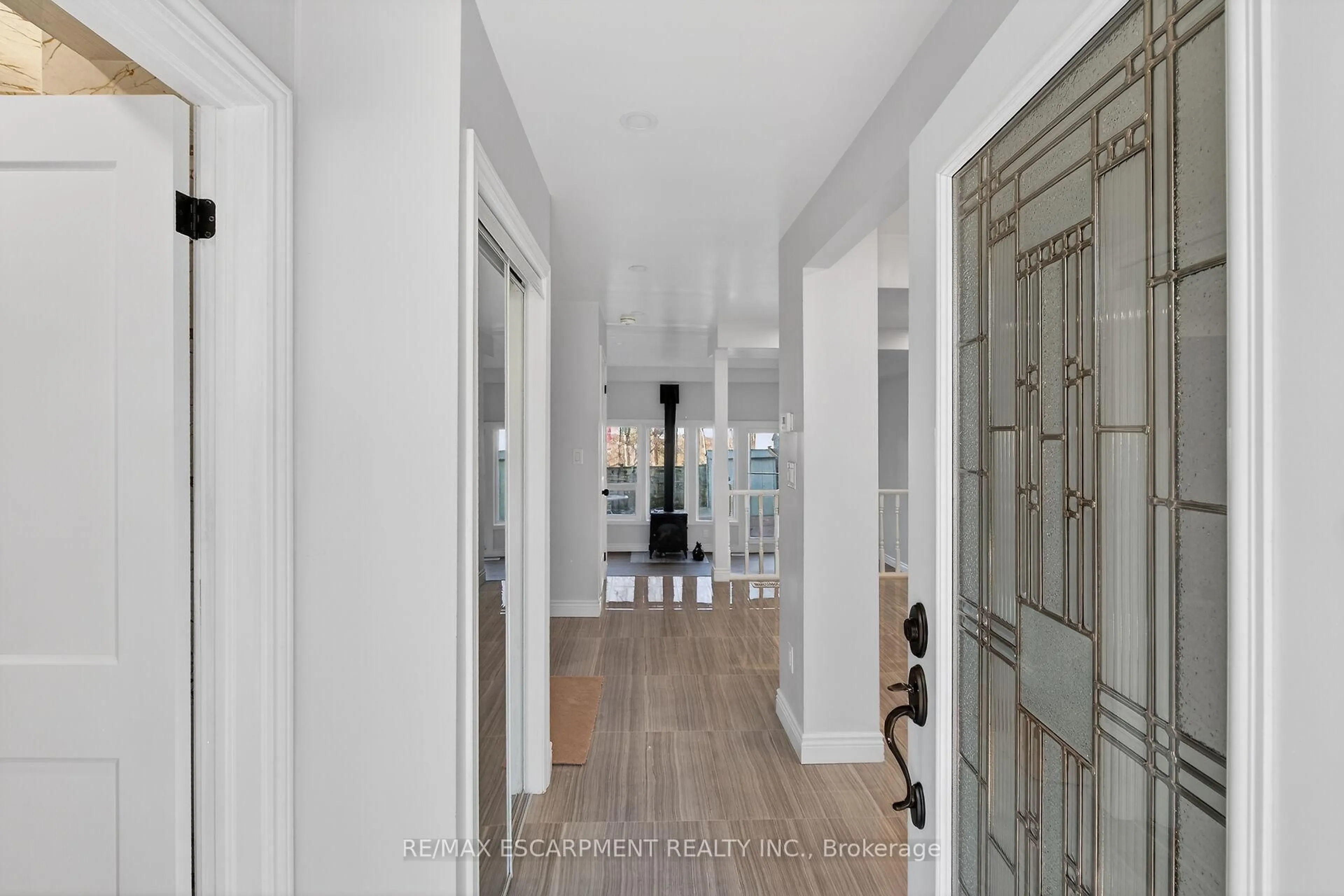 Indoor entryway for 2050 Upper Middle Rd #153, Burlington Ontario L7P 3R9