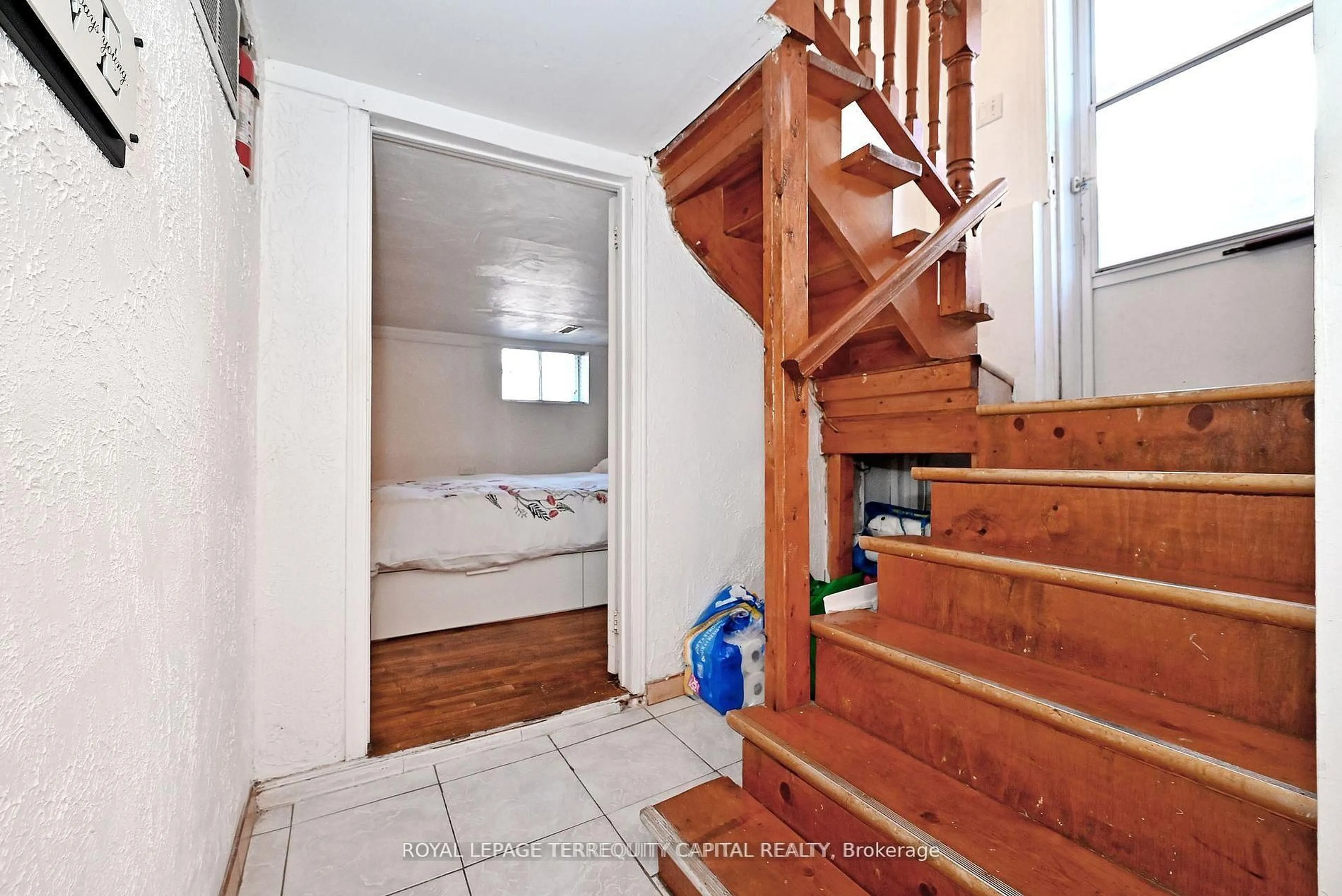 Unknown for 232 Church St, Toronto Ontario M9N 1P1