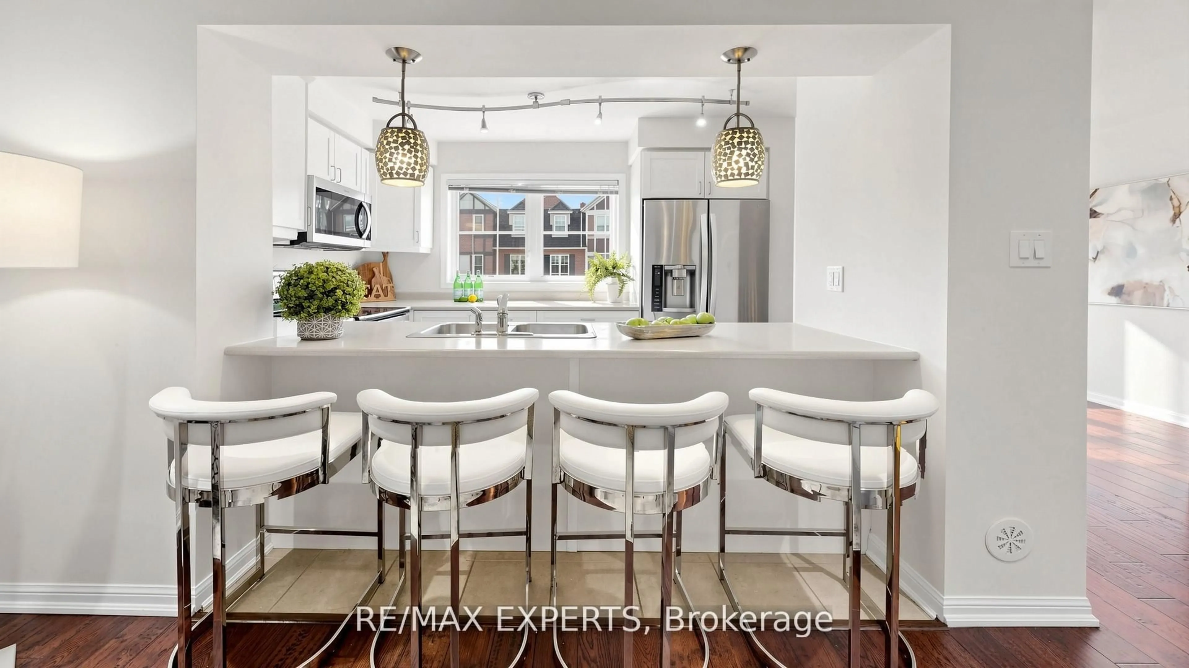 Open concept kitchen, unknown for 128 Baycliffe Cres, Brampton Ontario L7A 3Y7
