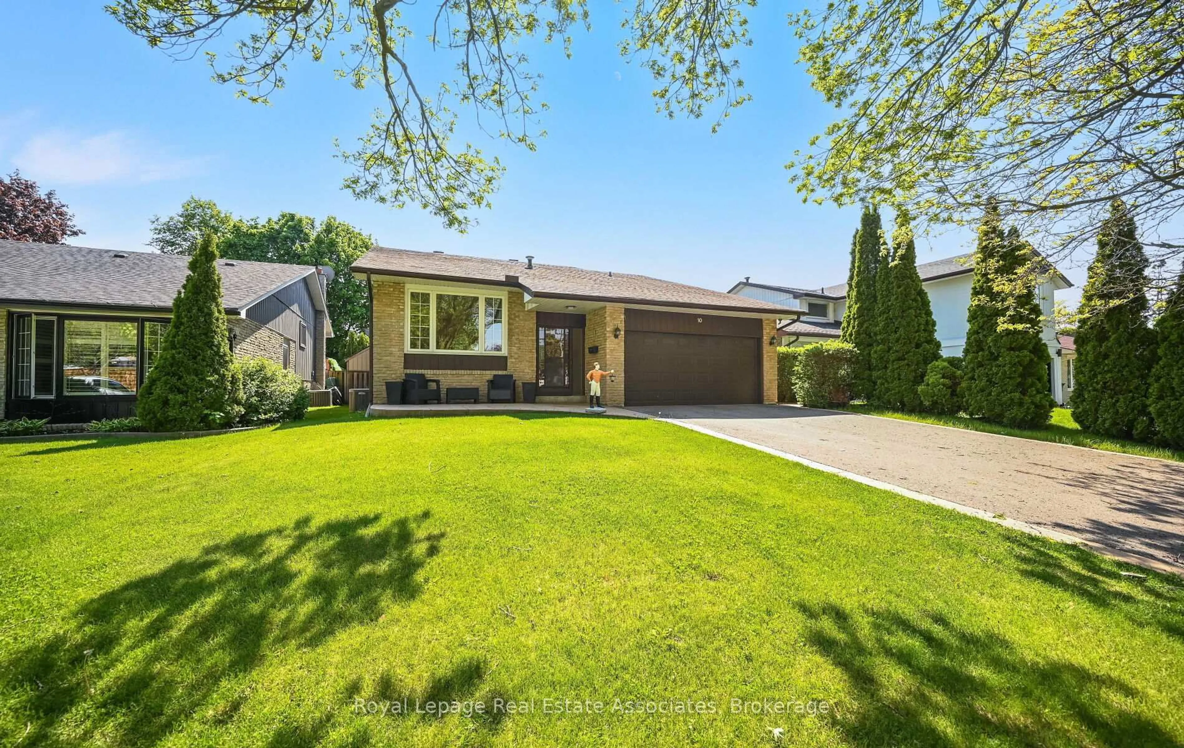 Unknown for 10 Charing Dr, Mississauga Ontario L5N 1E9